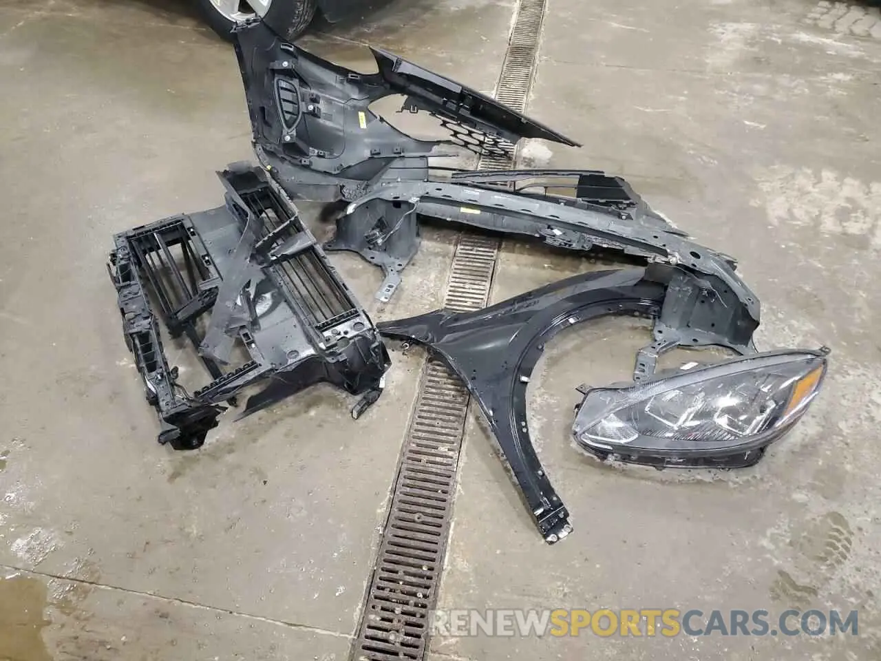 13 Photograph of a damaged car 1FMCU9G66NUC04393 FORD ESCAPE 2022