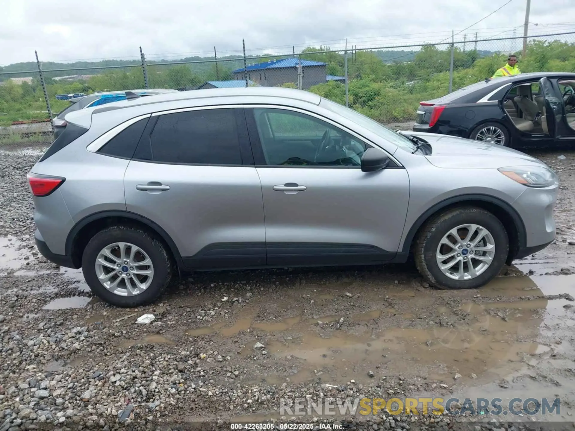13 Photograph of a damaged car 1FMCU9G67NUB41403 FORD ESCAPE 2022