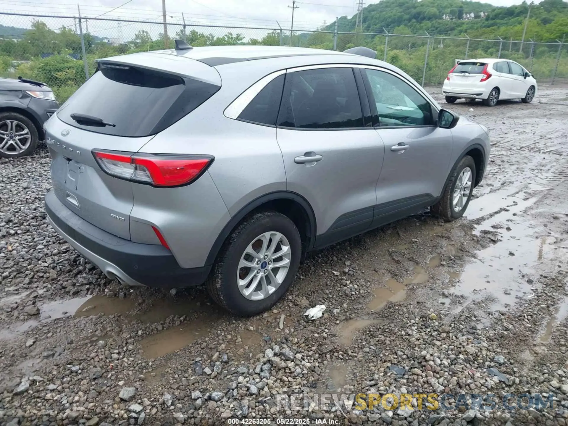 4 Photograph of a damaged car 1FMCU9G67NUB41403 FORD ESCAPE 2022