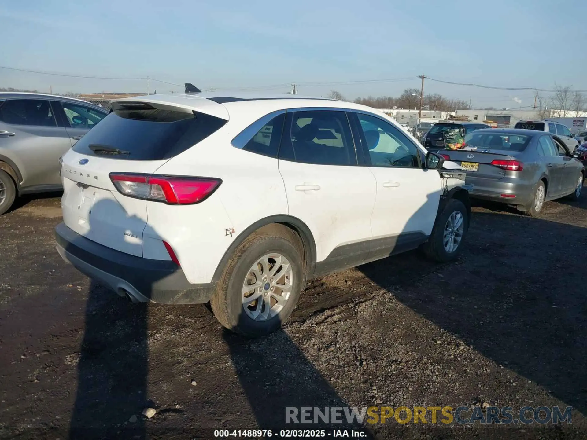 4 Photograph of a damaged car 1FMCU9G68NUA44940 FORD ESCAPE 2022
