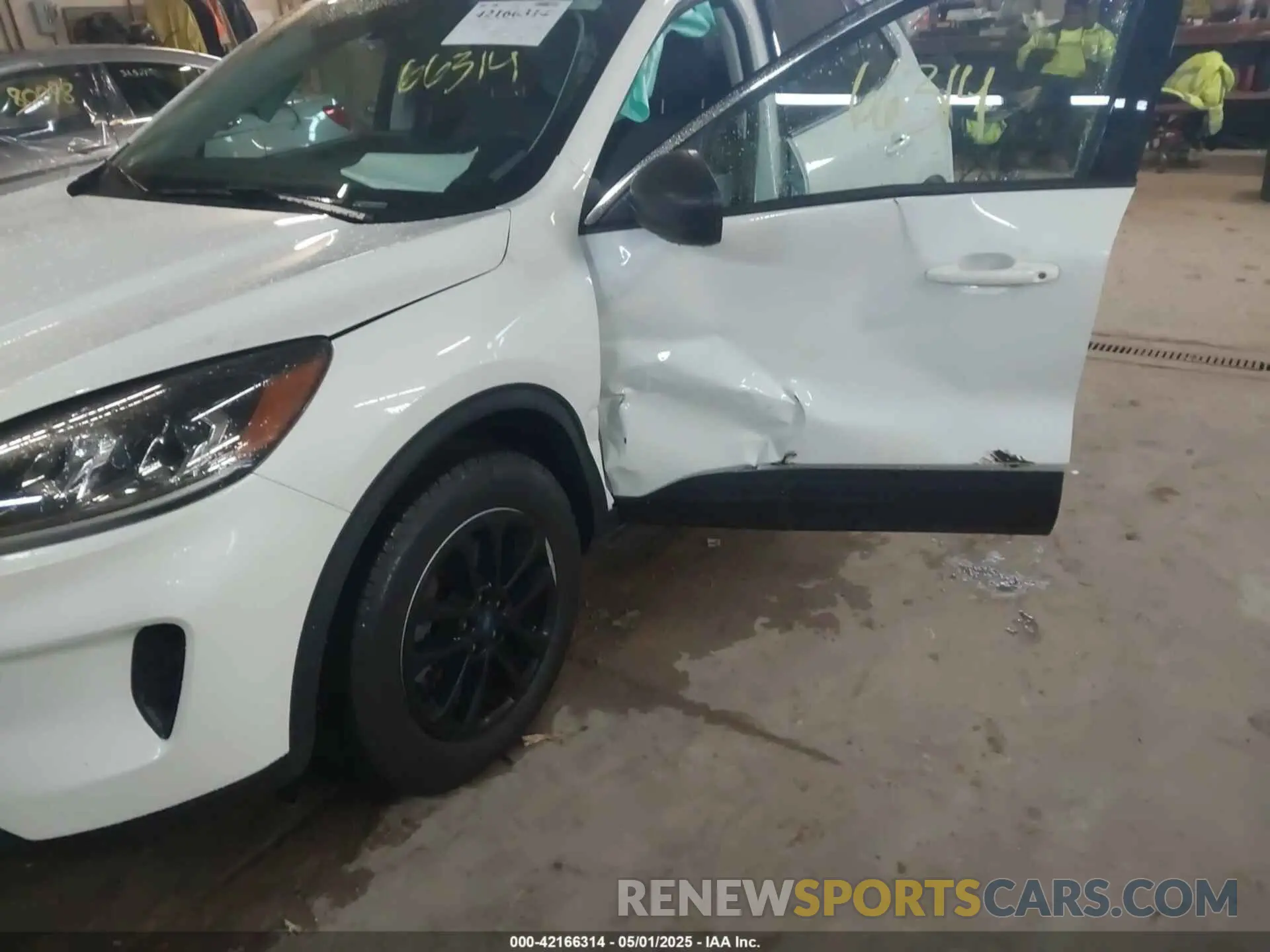 6 Photograph of a damaged car 1FMCU9G68NUB16493 FORD ESCAPE 2022