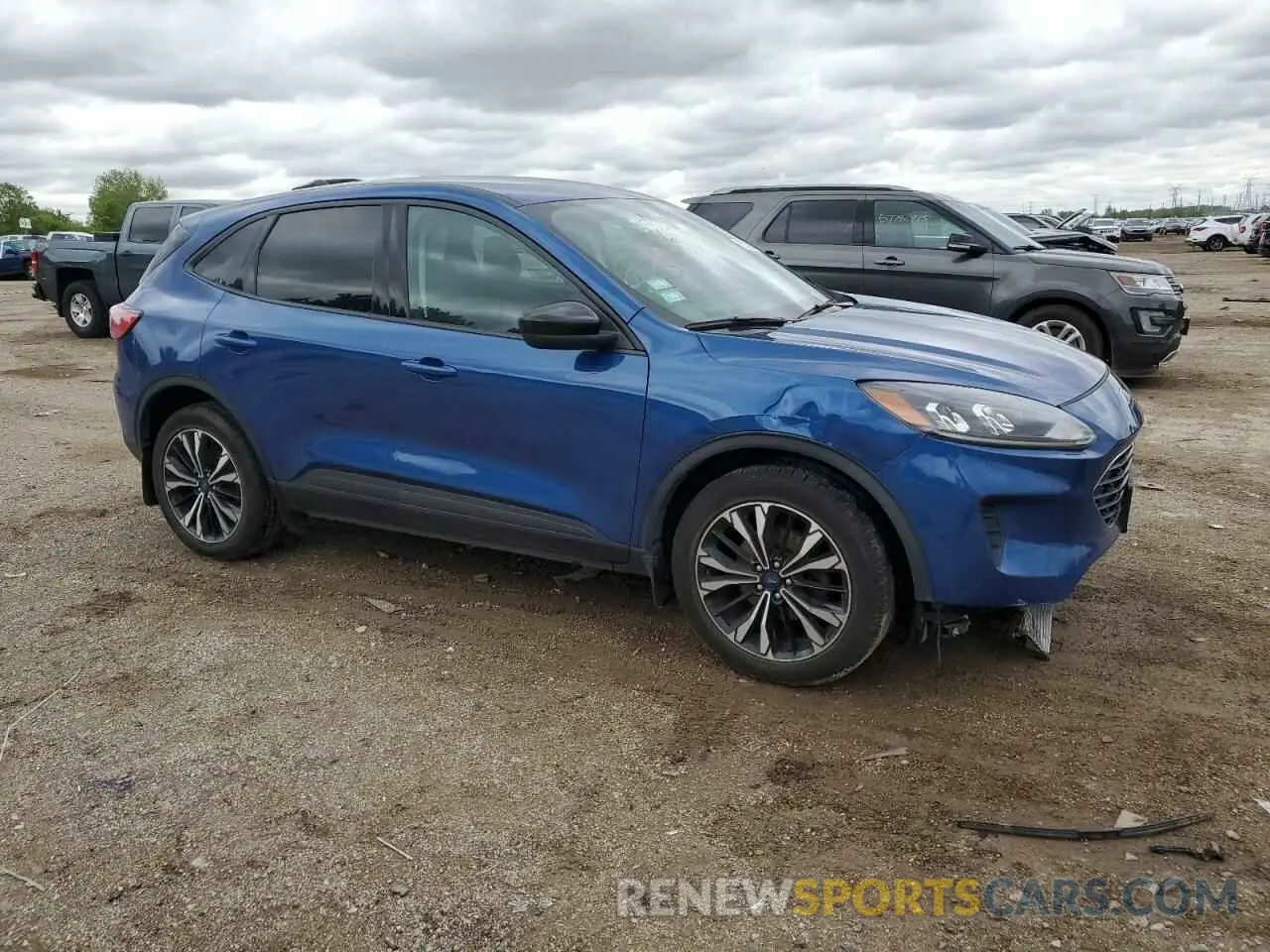 4 Photograph of a damaged car 1FMCU9G68NUB21886 FORD ESCAPE 2022