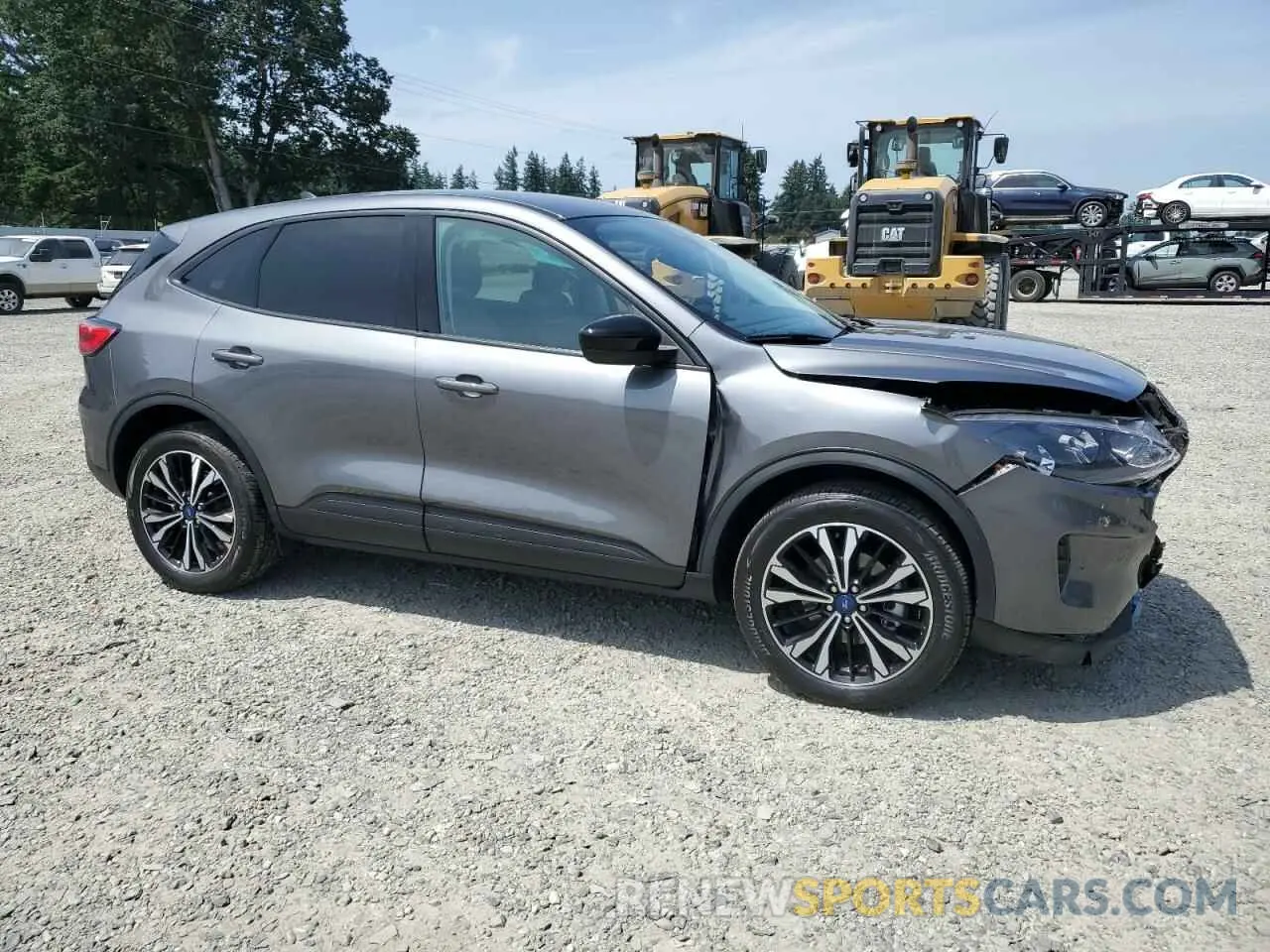 4 Photograph of a damaged car 1FMCU9G68NUB36596 FORD ESCAPE 2022