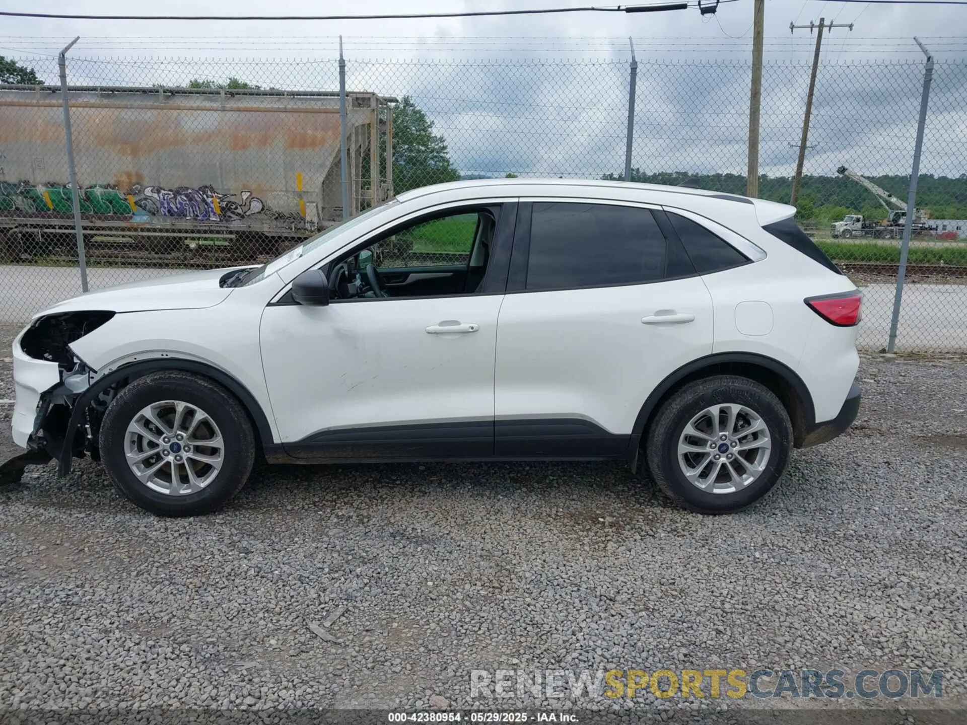 15 Photograph of a damaged car 1FMCU9G68NUB99651 FORD ESCAPE 2022