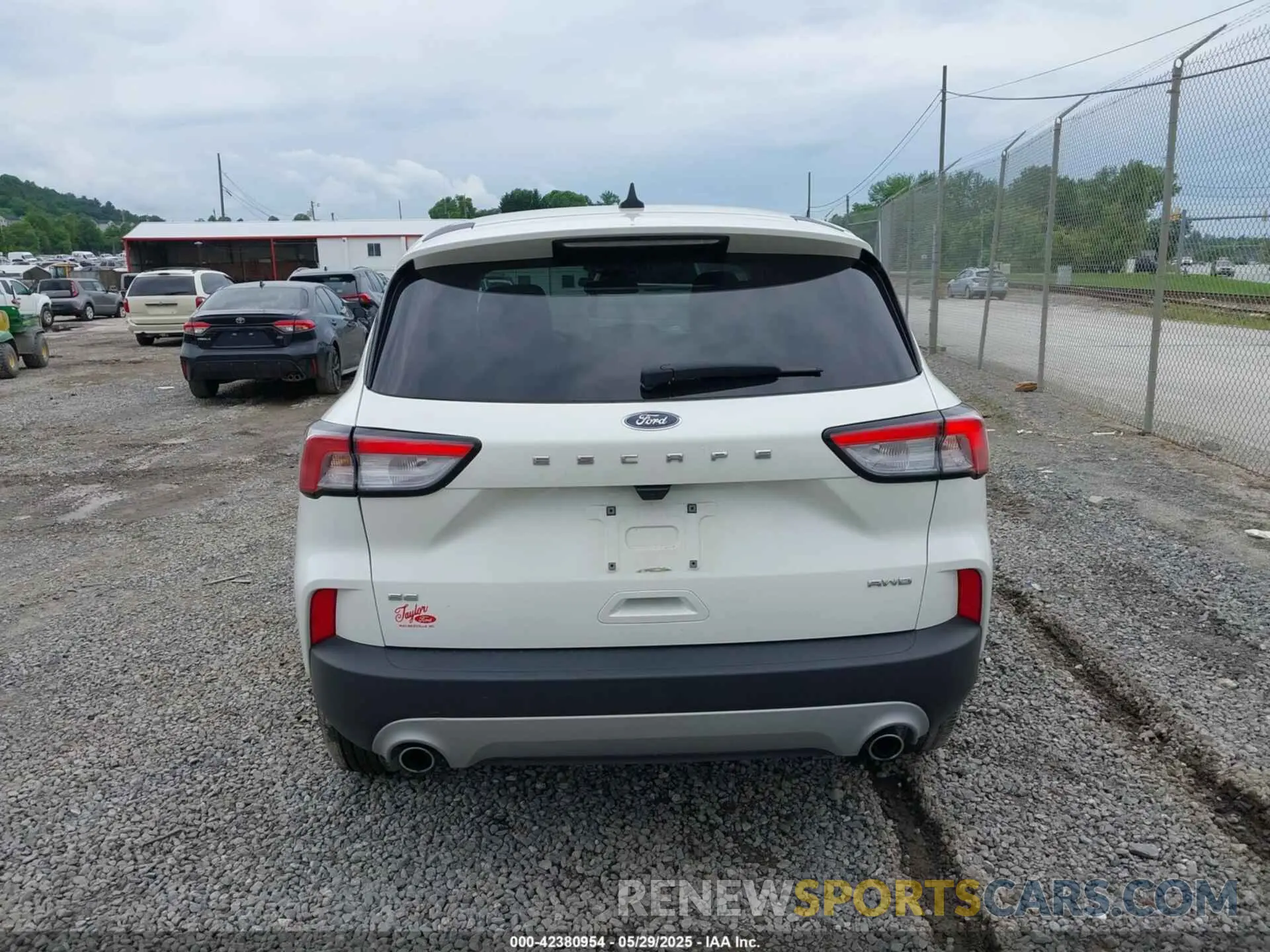 17 Photograph of a damaged car 1FMCU9G68NUB99651 FORD ESCAPE 2022