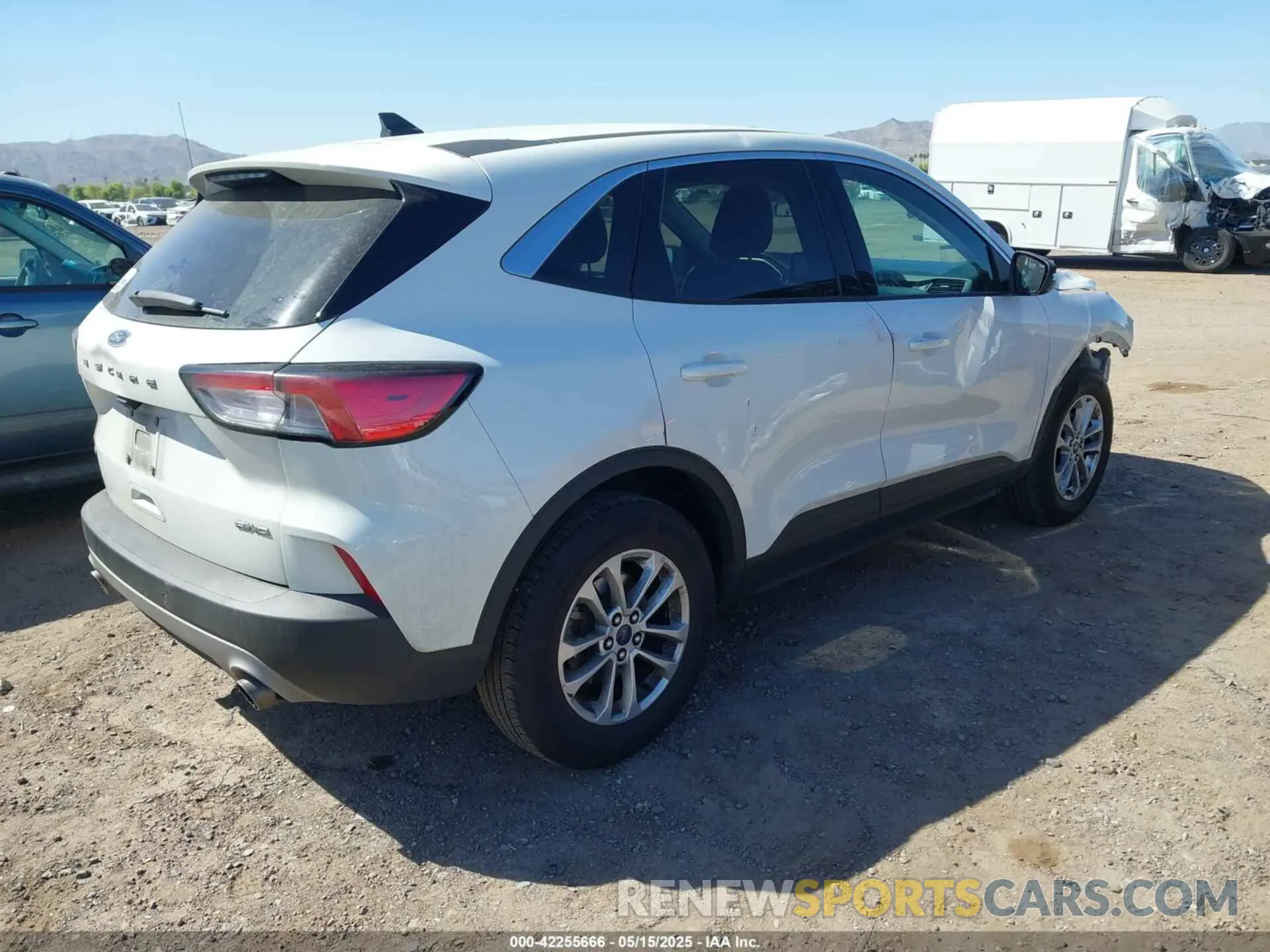 4 Photograph of a damaged car 1FMCU9G69NUA60967 FORD ESCAPE 2022