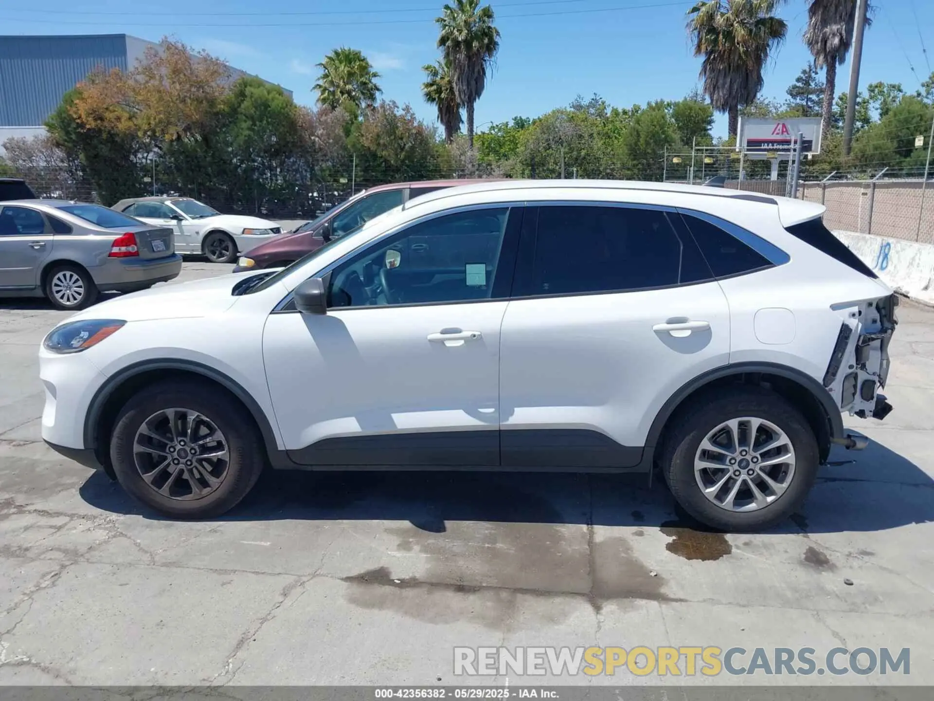 15 Photograph of a damaged car 1FMCU9G69NUA62119 FORD ESCAPE 2022