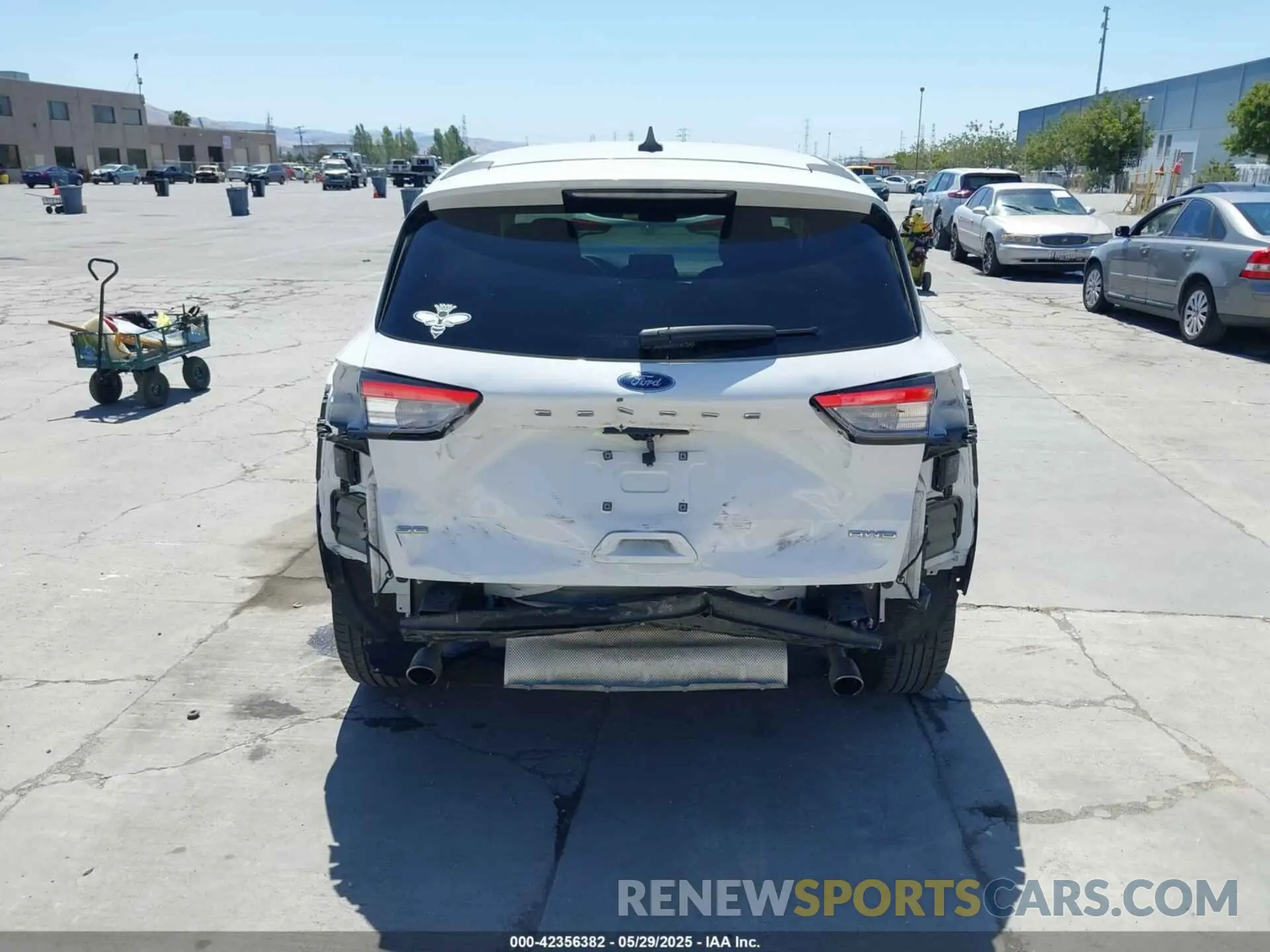 17 Photograph of a damaged car 1FMCU9G69NUA62119 FORD ESCAPE 2022