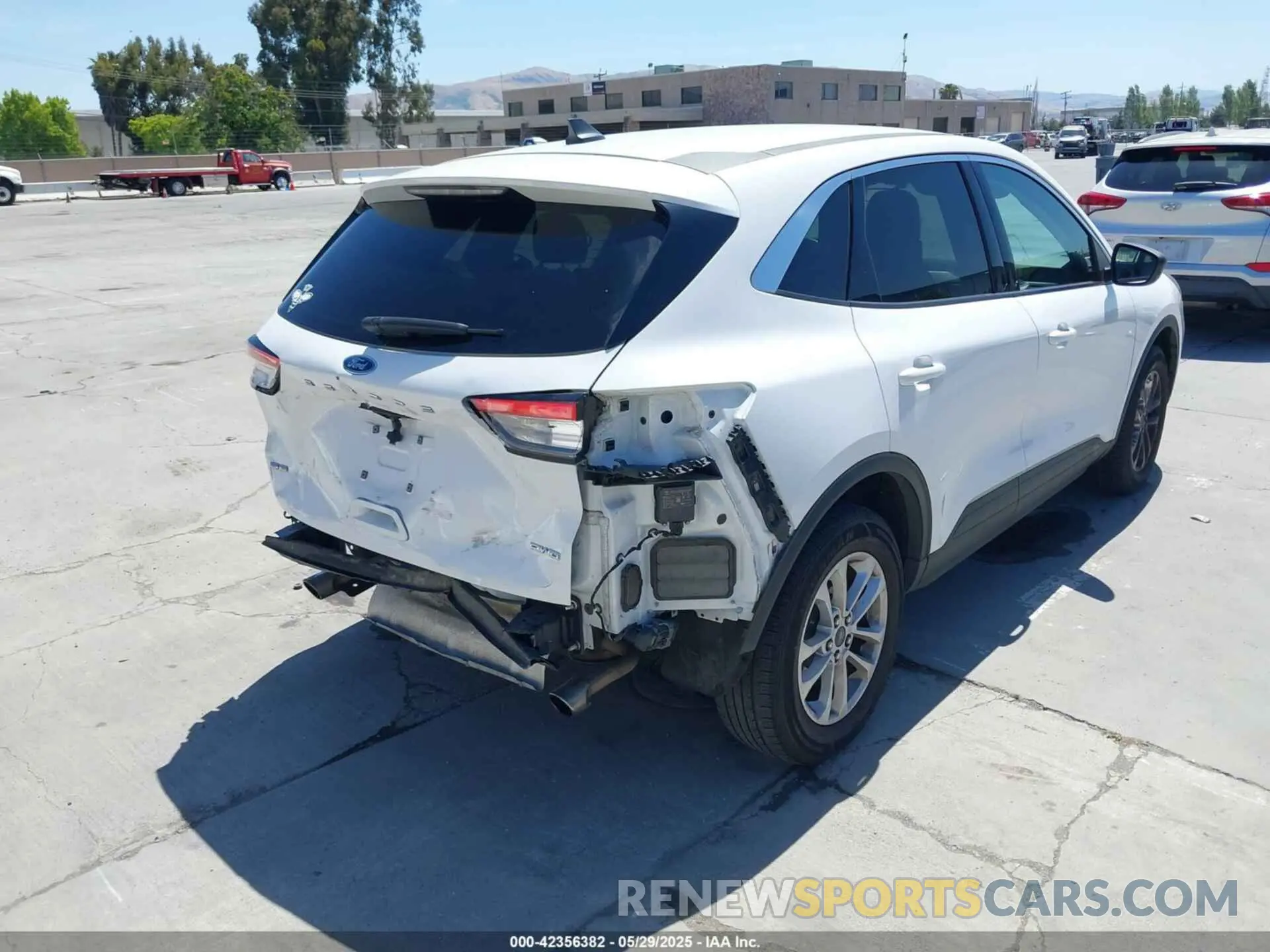 4 Photograph of a damaged car 1FMCU9G69NUA62119 FORD ESCAPE 2022