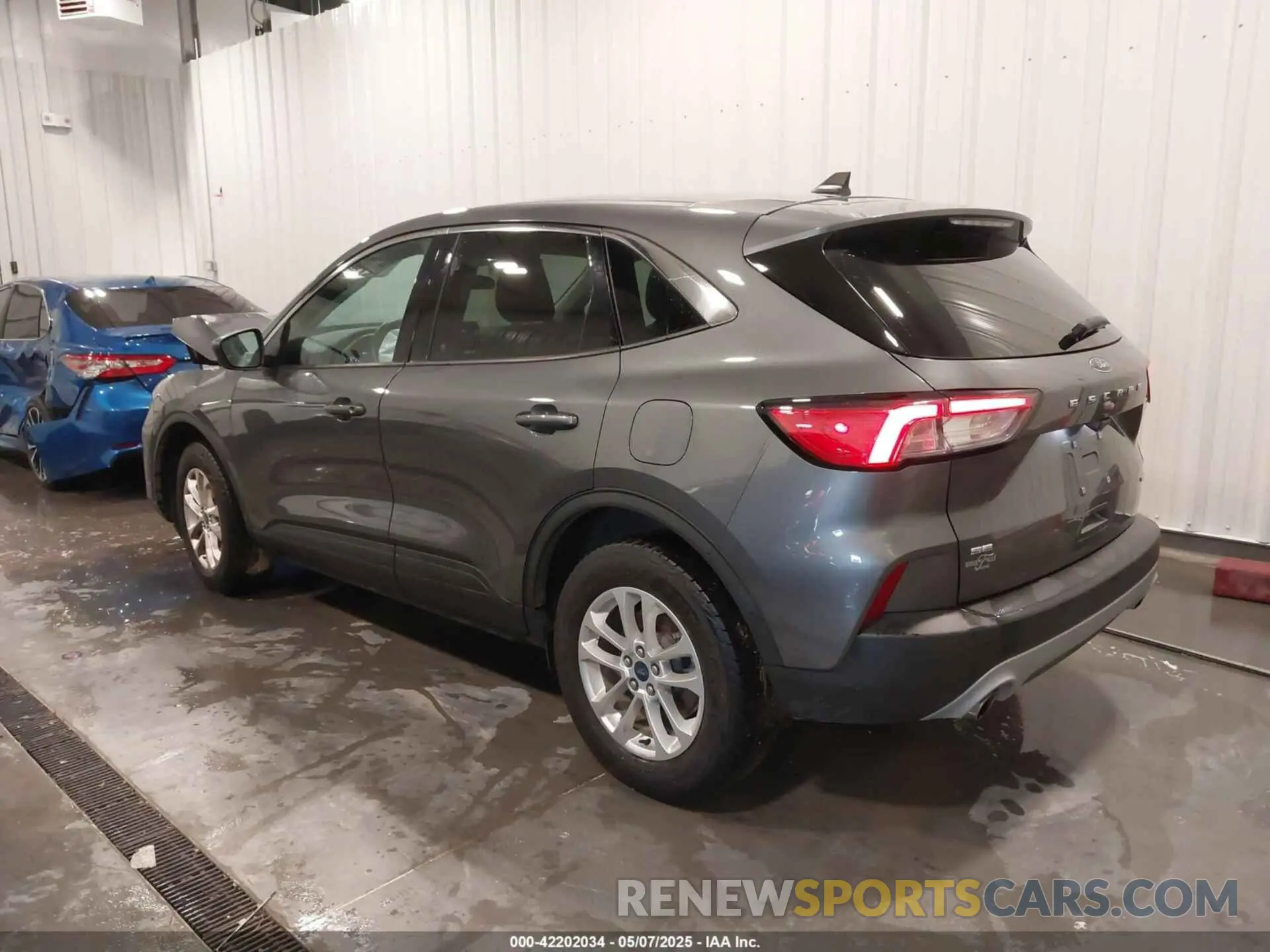 3 Photograph of a damaged car 1FMCU9G69NUA92477 FORD ESCAPE 2022