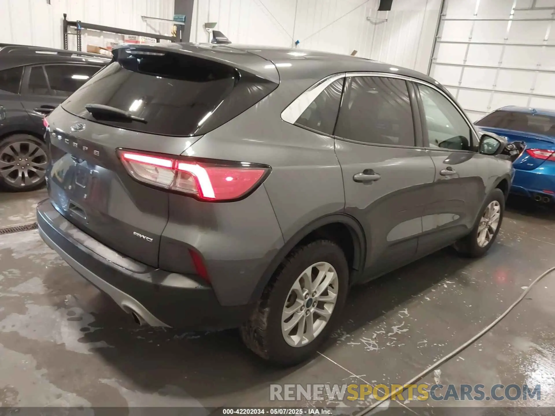4 Photograph of a damaged car 1FMCU9G69NUA92477 FORD ESCAPE 2022