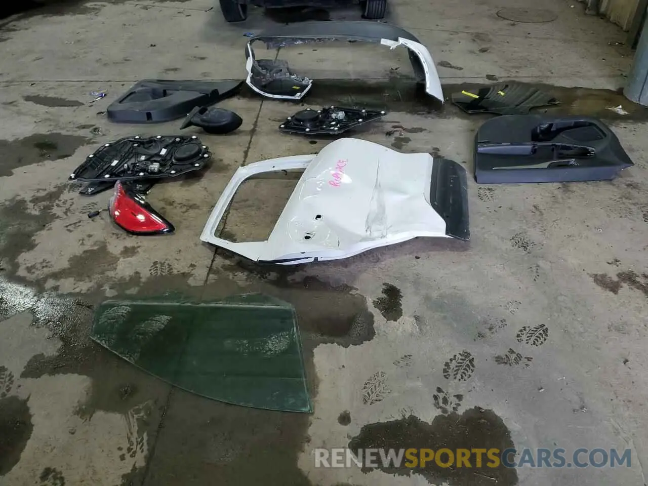 13 Photograph of a damaged car 1FMCU9G69NUB13389 FORD ESCAPE 2022