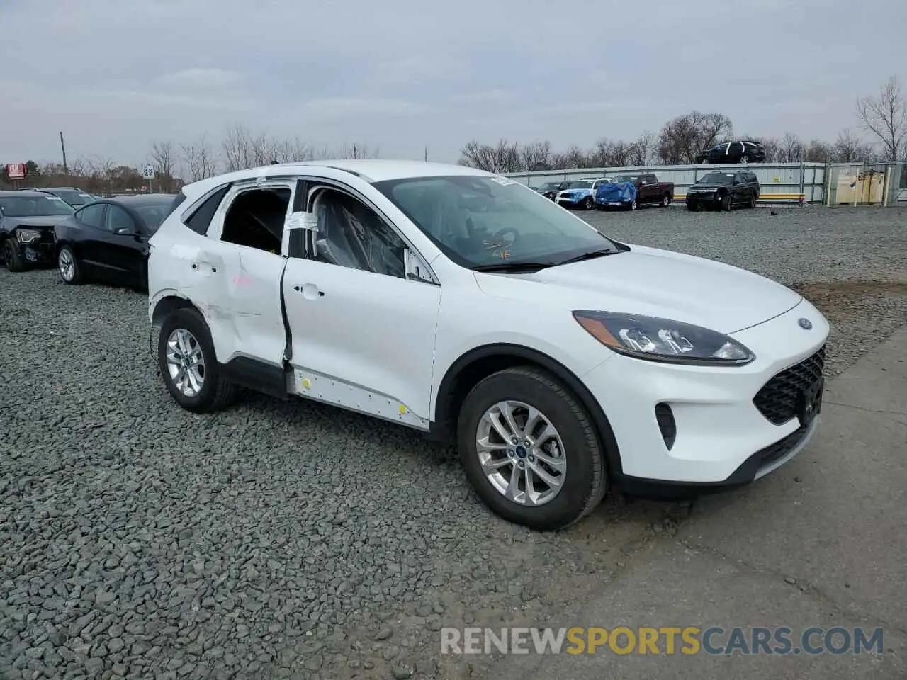 4 Photograph of a damaged car 1FMCU9G69NUB13389 FORD ESCAPE 2022