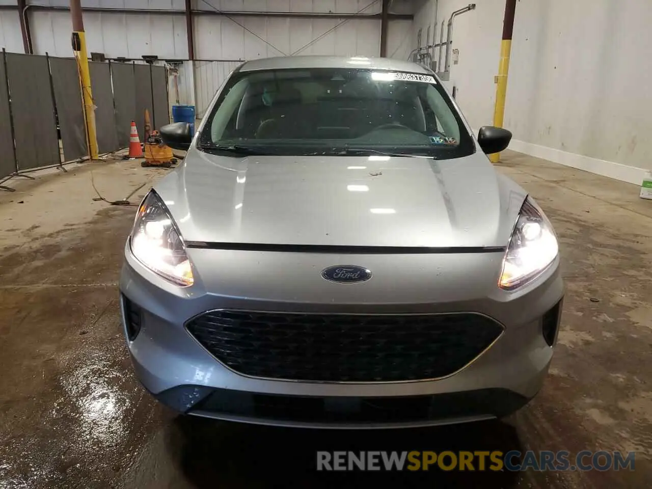 5 Photograph of a damaged car 1FMCU9G69NUB32167 FORD ESCAPE 2022