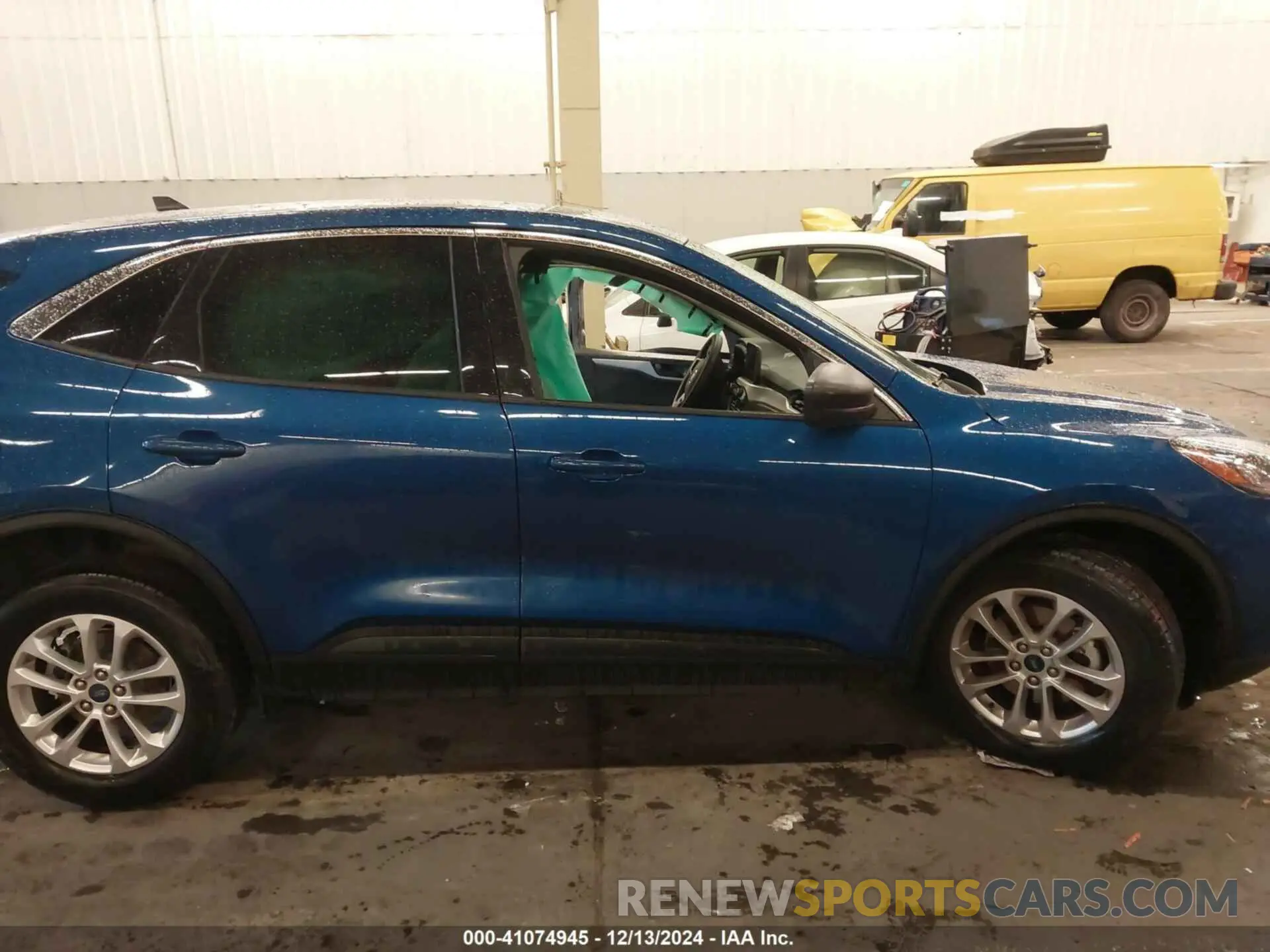 13 Photograph of a damaged car 1FMCU9G69NUB98928 FORD ESCAPE 2022