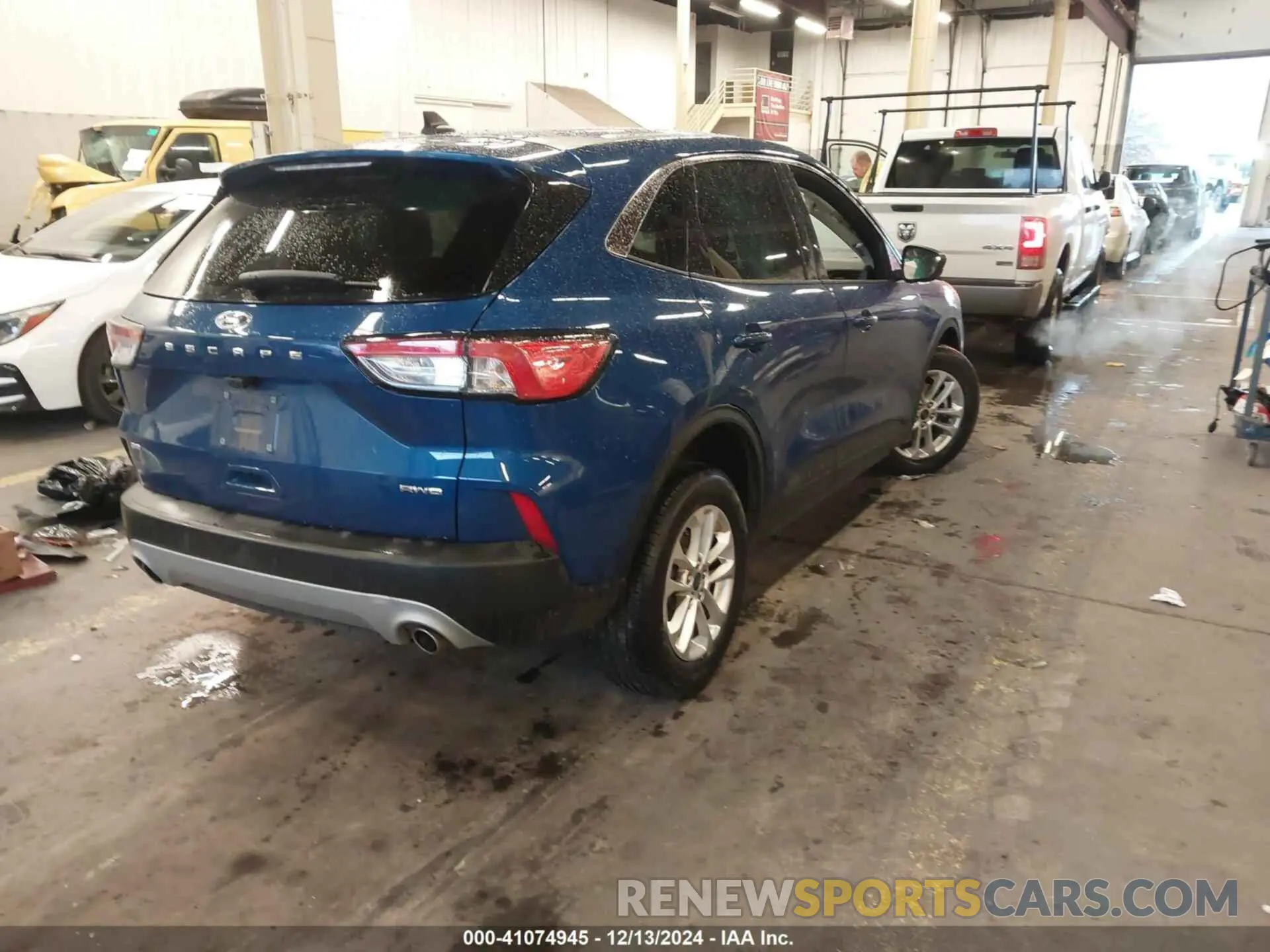 4 Photograph of a damaged car 1FMCU9G69NUB98928 FORD ESCAPE 2022