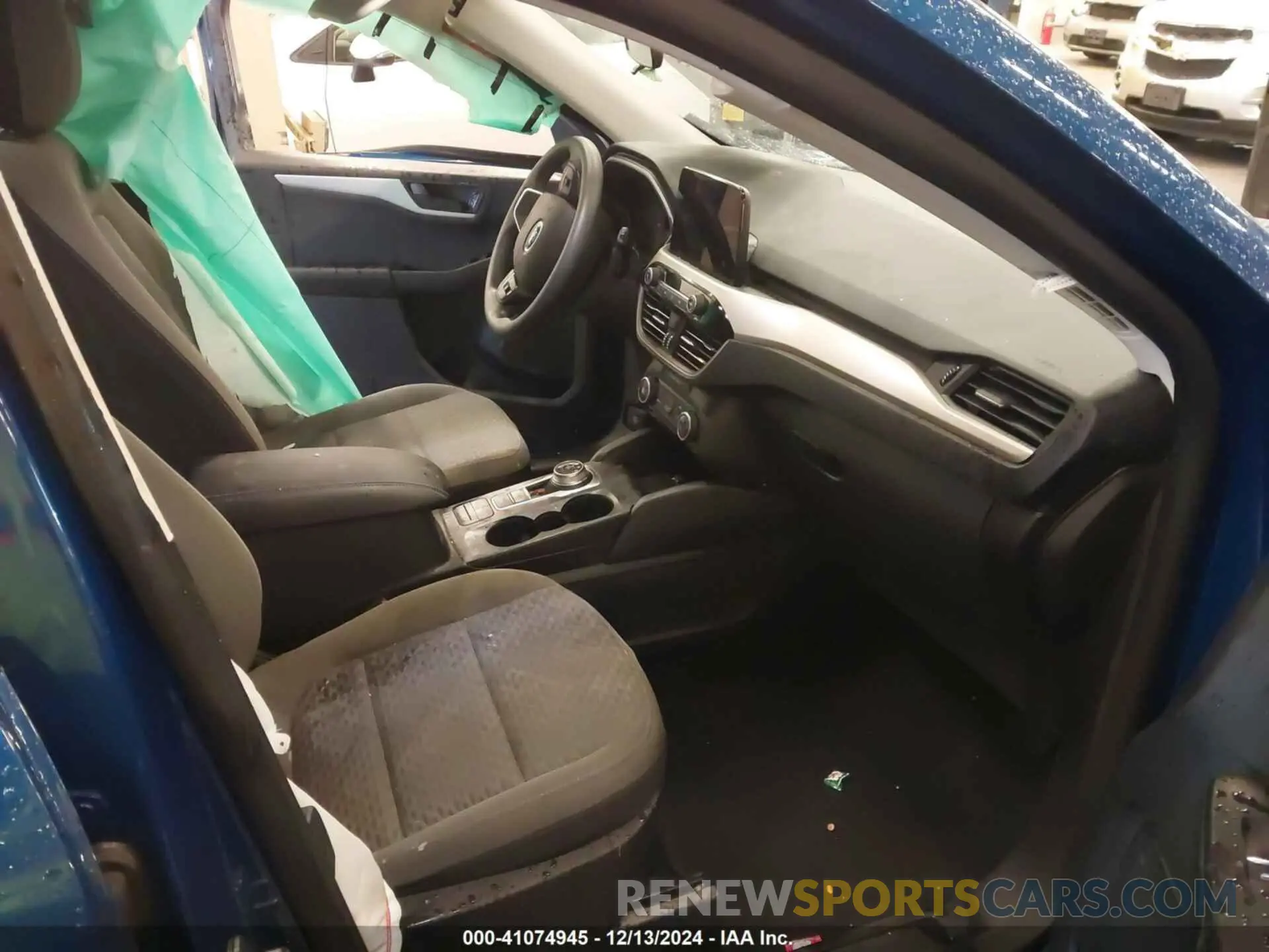 5 Photograph of a damaged car 1FMCU9G69NUB98928 FORD ESCAPE 2022