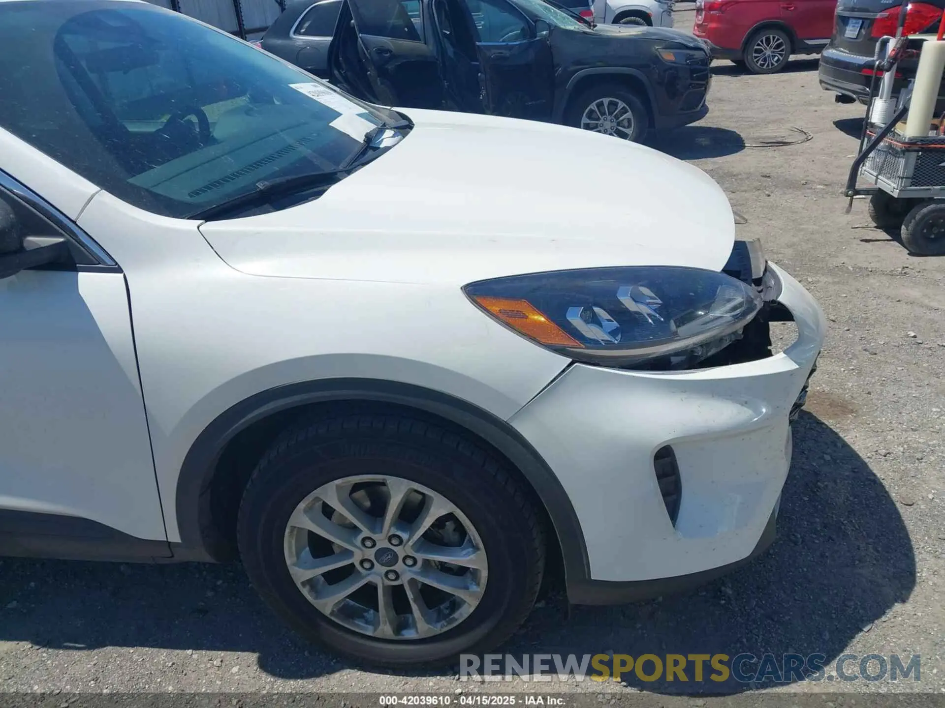 17 Photograph of a damaged car 1FMCU9G6XNUA60654 FORD ESCAPE 2022