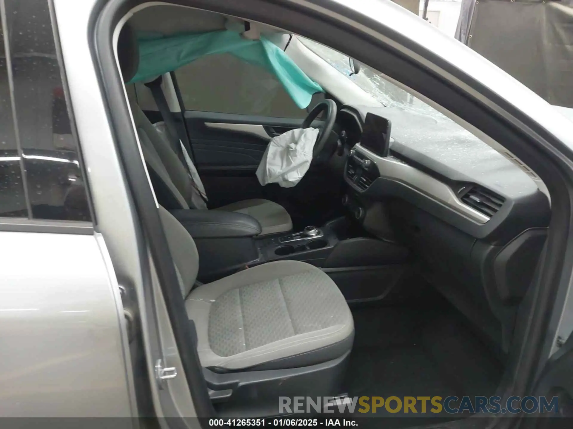 5 Photograph of a damaged car 1FMCU9G6XNUA63389 FORD ESCAPE 2022