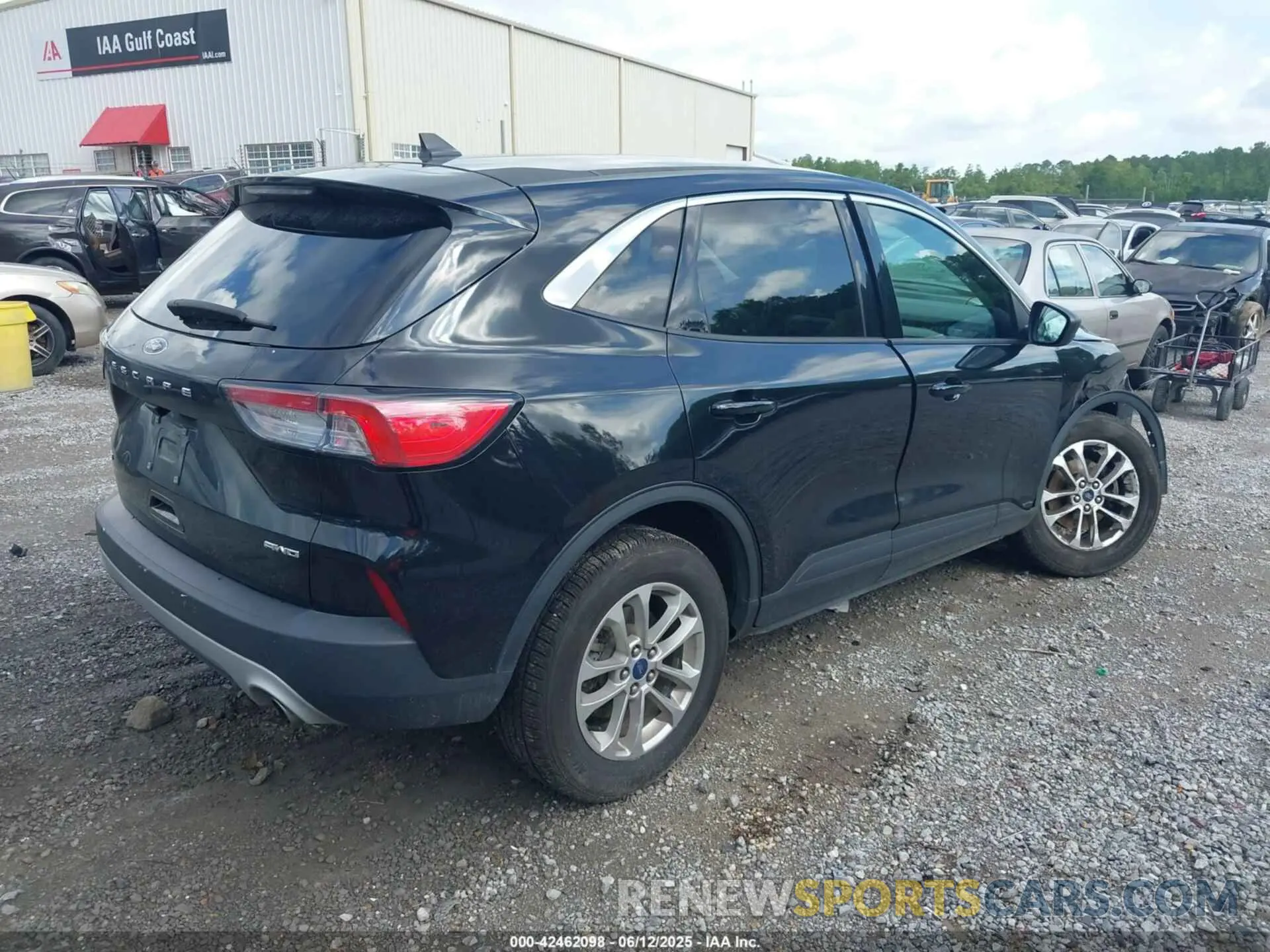 4 Photograph of a damaged car 1FMCU9G6XNUB22778 FORD ESCAPE 2022