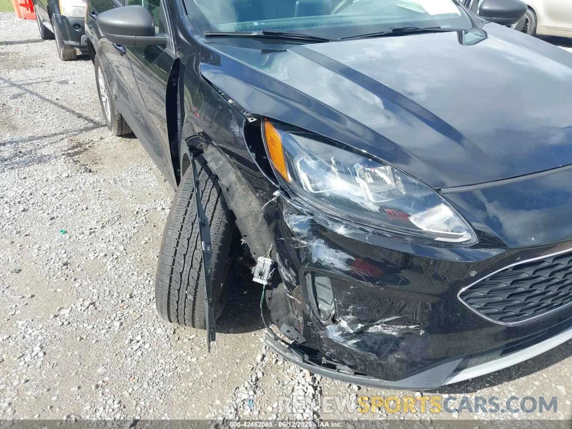 6 Photograph of a damaged car 1FMCU9G6XNUB22778 FORD ESCAPE 2022