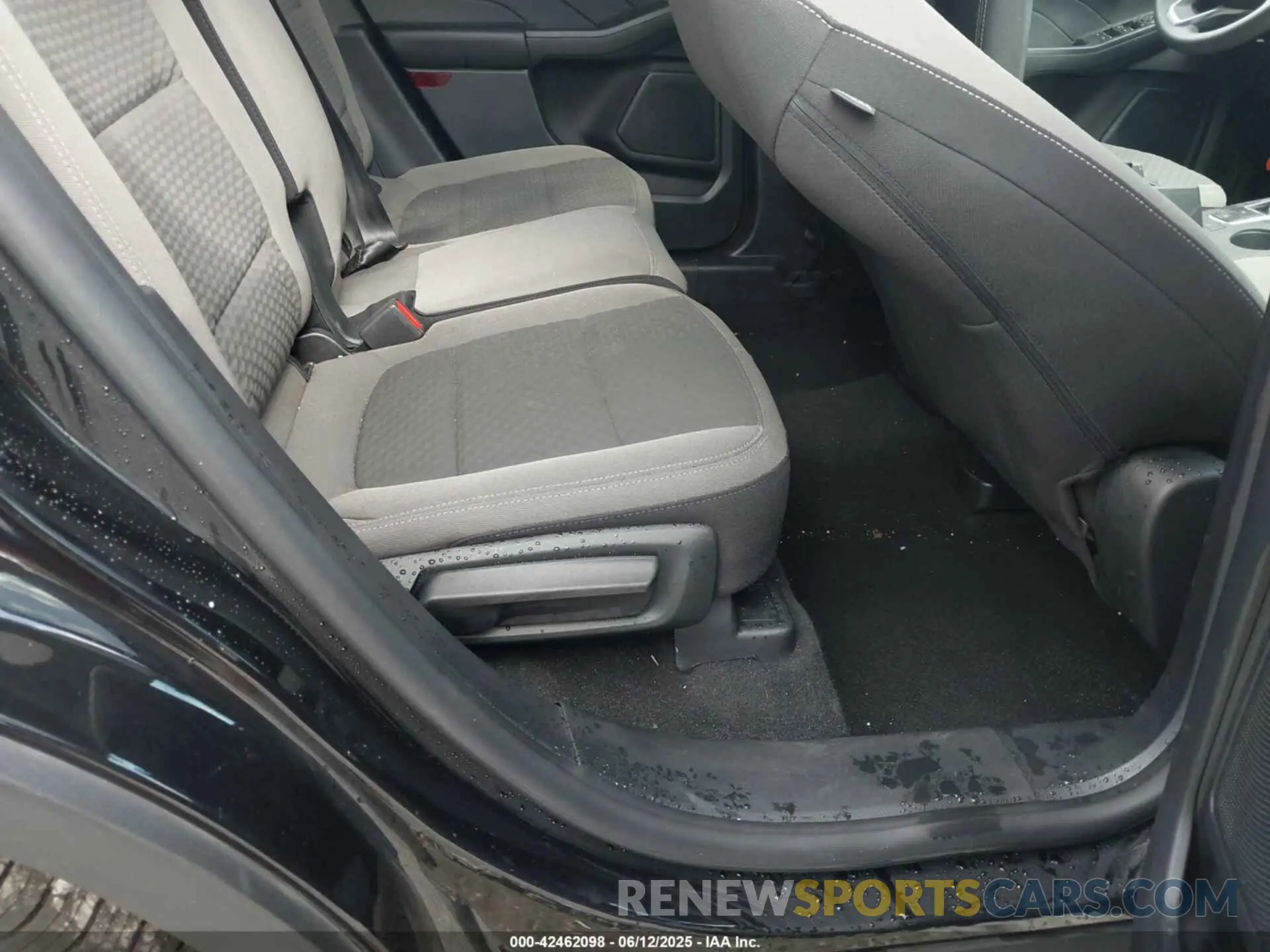 8 Photograph of a damaged car 1FMCU9G6XNUB22778 FORD ESCAPE 2022