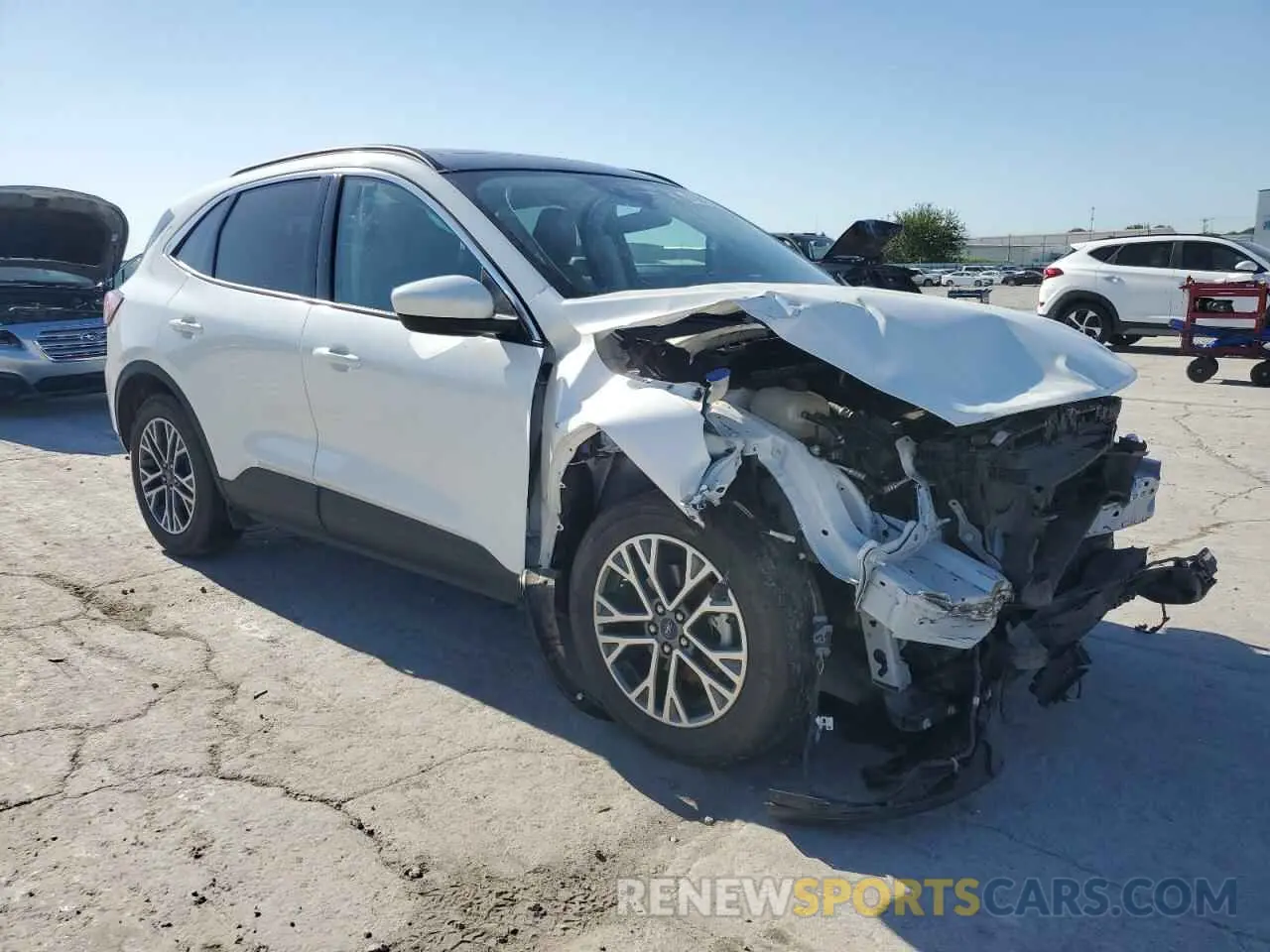 4 Photograph of a damaged car 1FMCU9H60NUB72099 FORD ESCAPE 2022