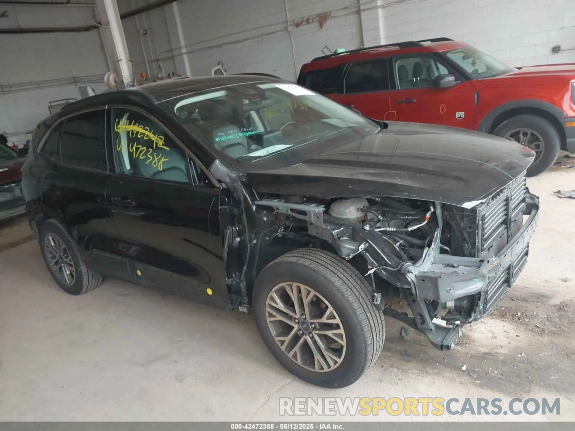 1 Photograph of a damaged car 1FMCU9H60NUB94474 FORD ESCAPE 2022
