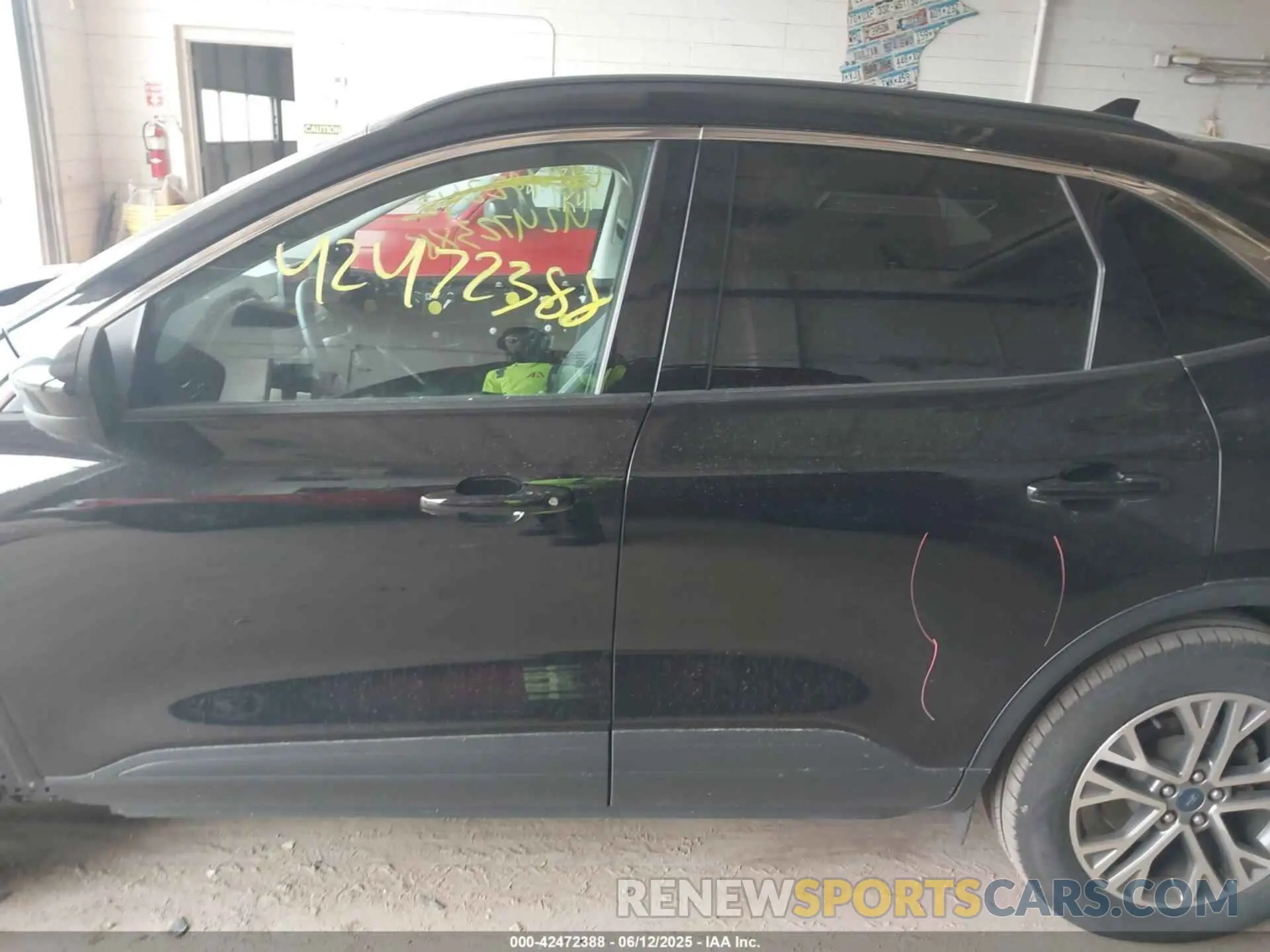 14 Photograph of a damaged car 1FMCU9H60NUB94474 FORD ESCAPE 2022