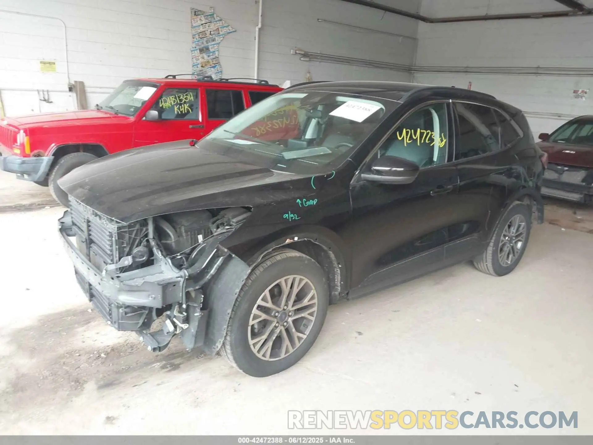 2 Photograph of a damaged car 1FMCU9H60NUB94474 FORD ESCAPE 2022