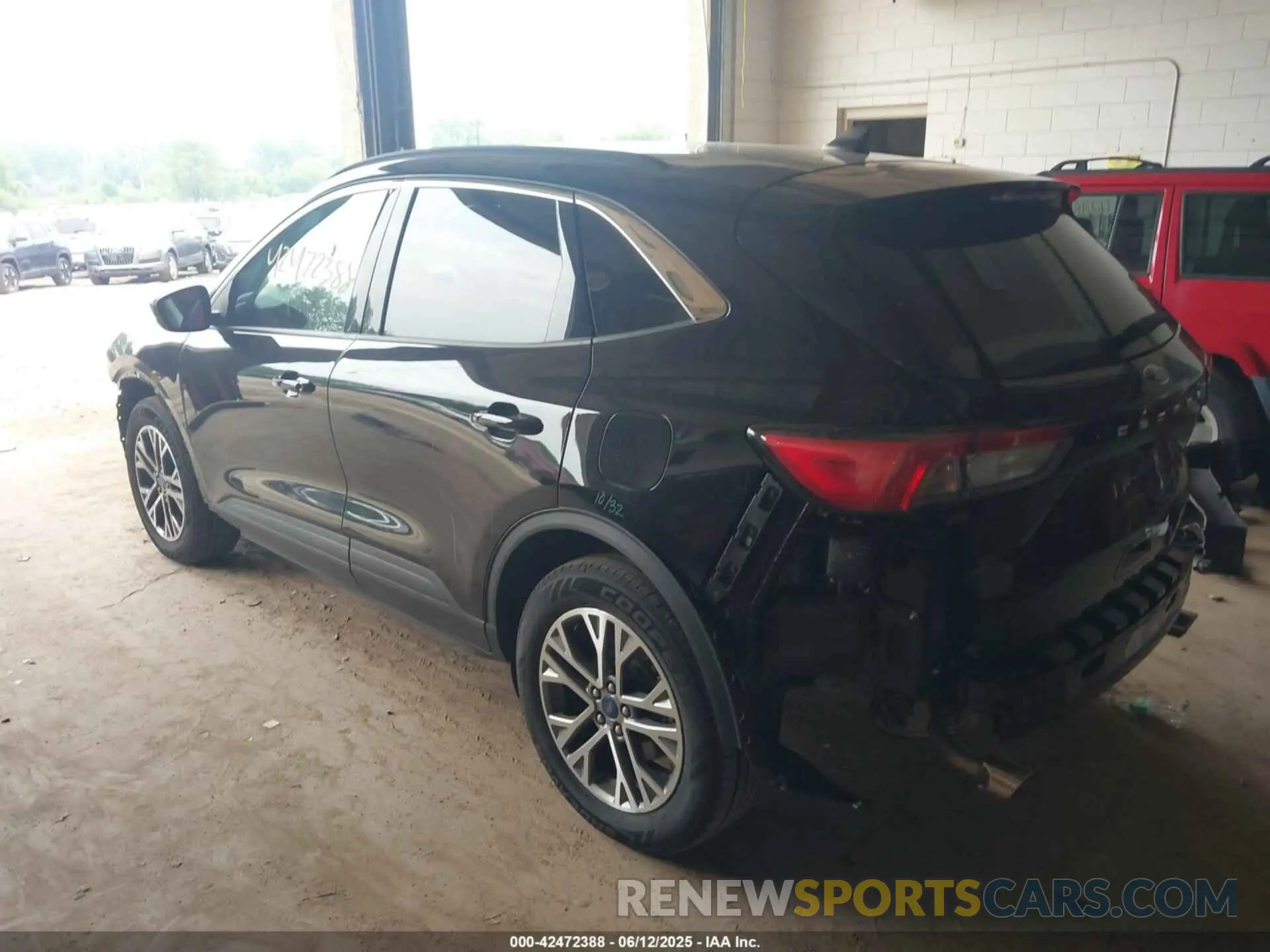 3 Photograph of a damaged car 1FMCU9H60NUB94474 FORD ESCAPE 2022