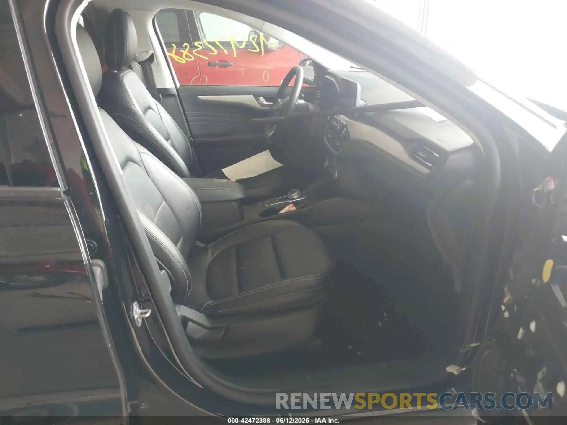 5 Photograph of a damaged car 1FMCU9H60NUB94474 FORD ESCAPE 2022