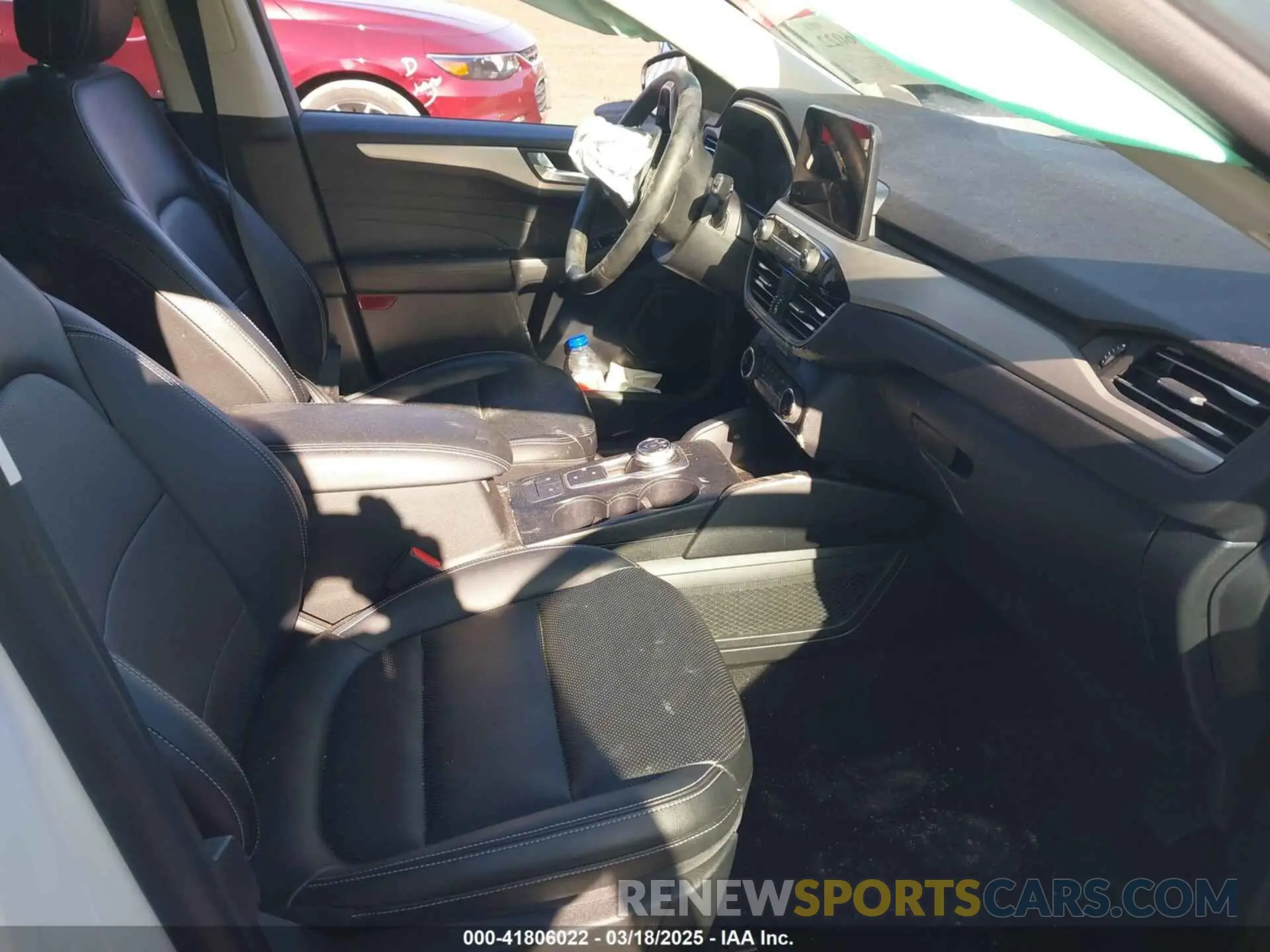 5 Photograph of a damaged car 1FMCU9H63NUA56993 FORD ESCAPE 2022