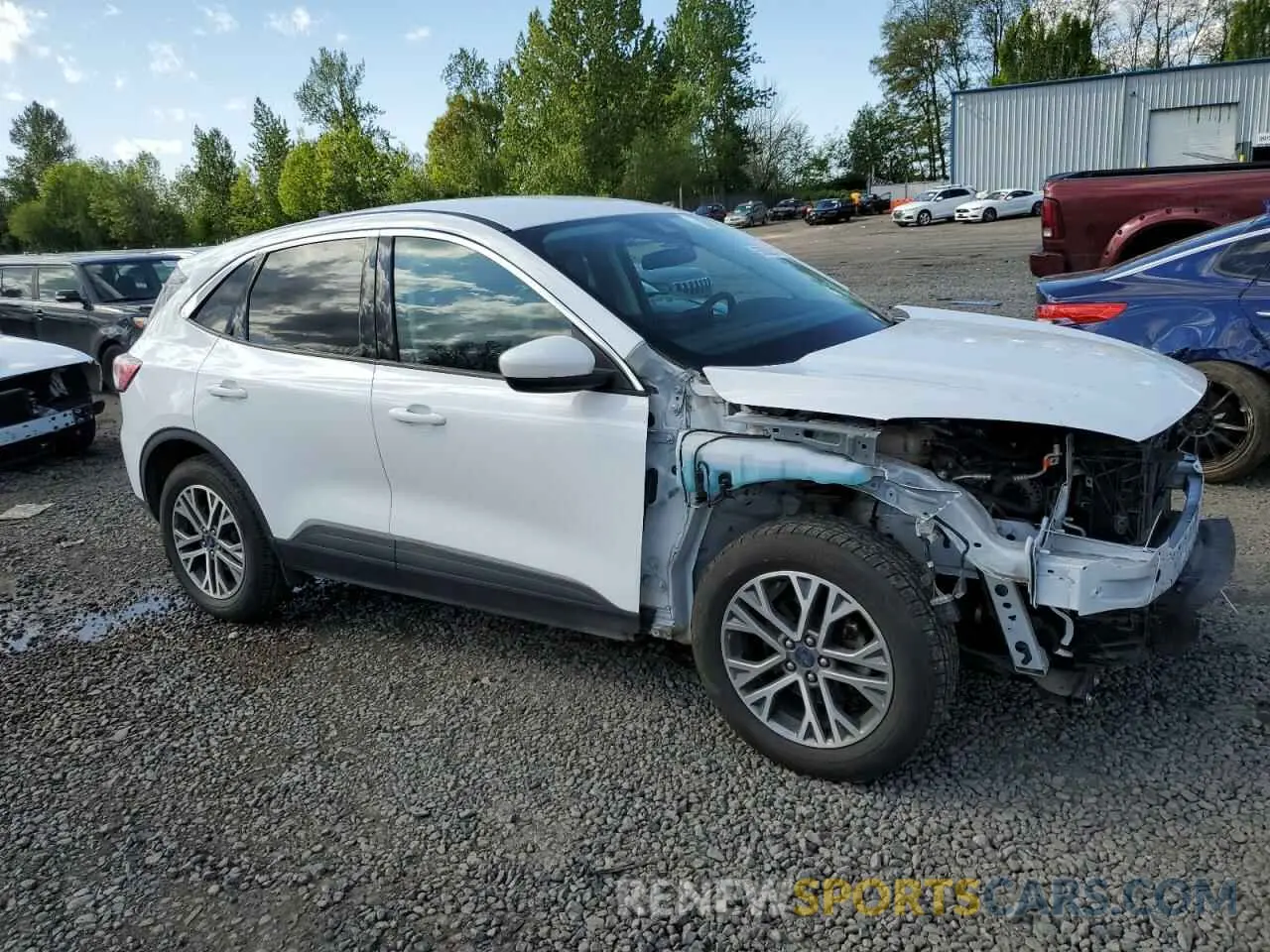 4 Photograph of a damaged car 1FMCU9H63NUA72708 FORD ESCAPE 2022