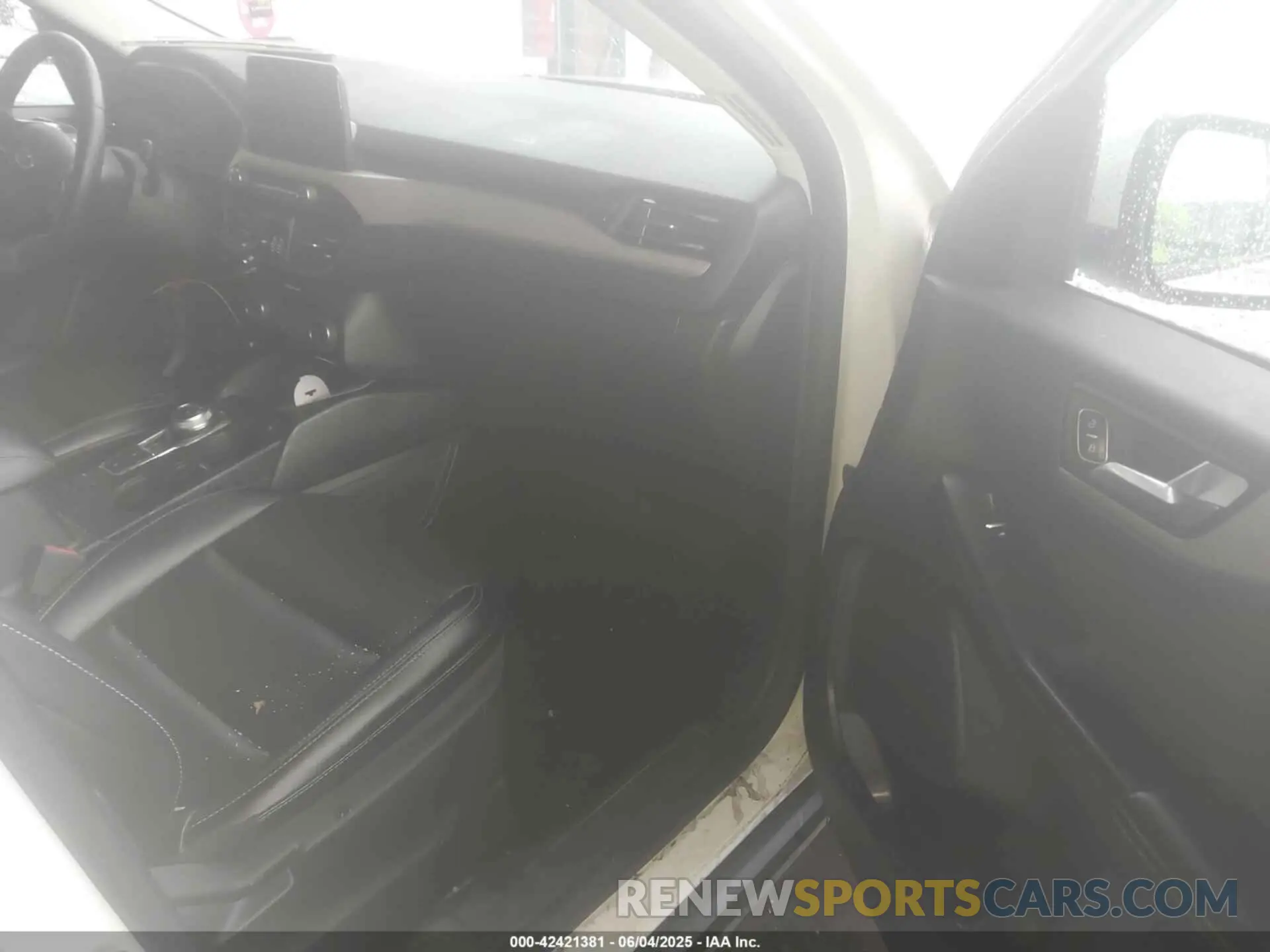 5 Photograph of a damaged car 1FMCU9H63NUB56480 FORD ESCAPE 2022
