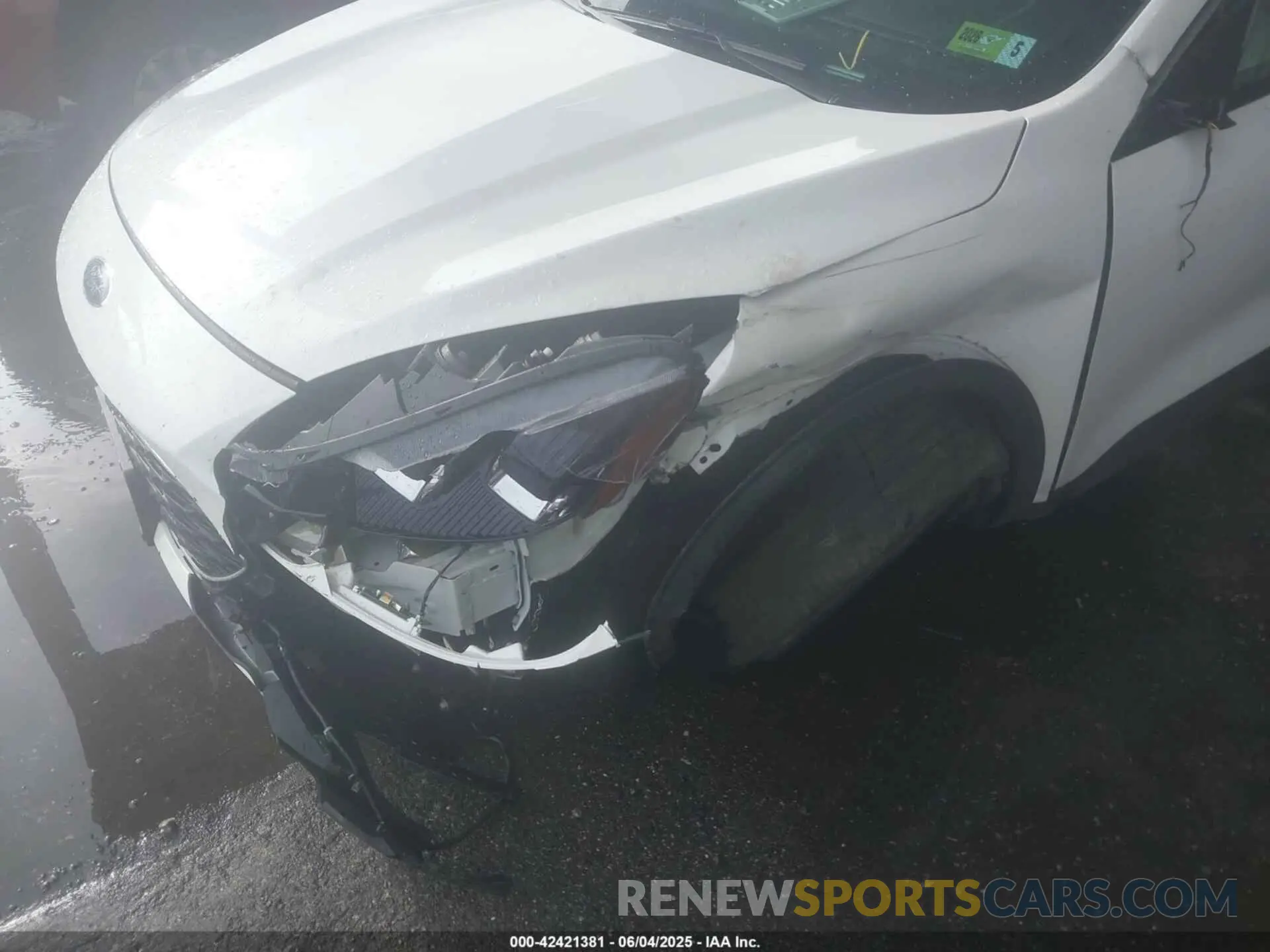 6 Photograph of a damaged car 1FMCU9H63NUB56480 FORD ESCAPE 2022