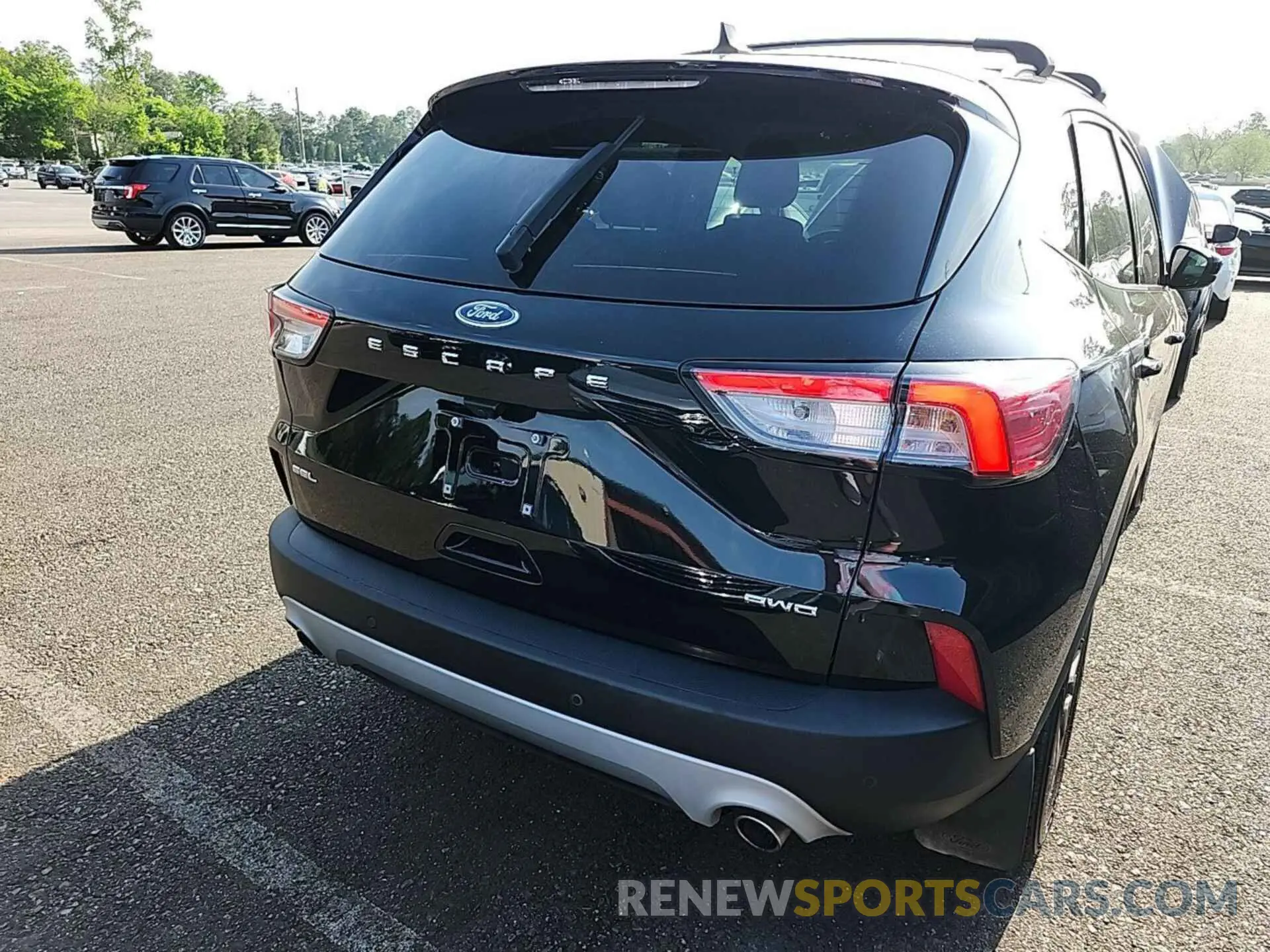 31 Photograph of a damaged car 1FMCU9H63NUB89320 FORD ESCAPE 2022