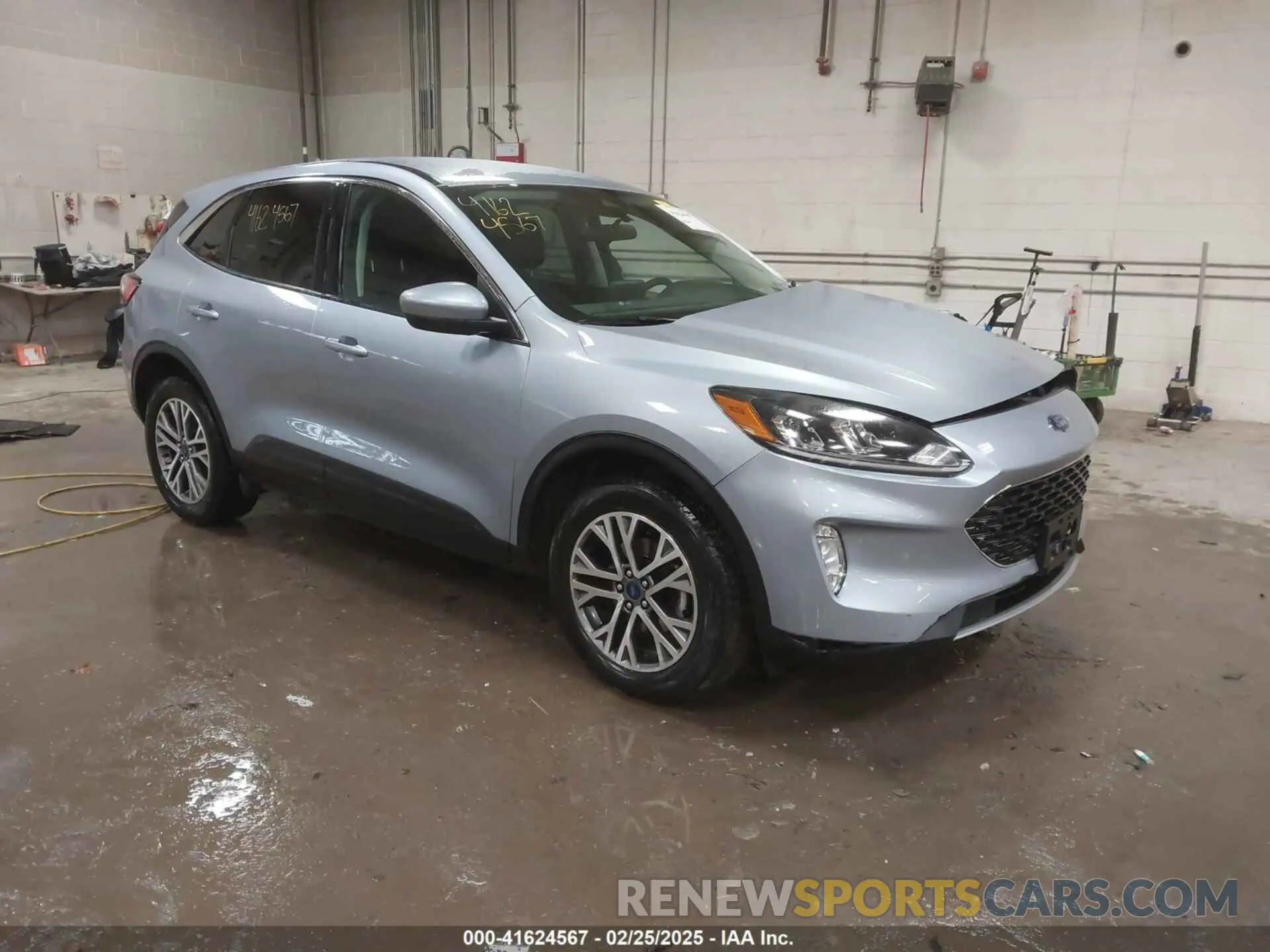 1 Photograph of a damaged car 1FMCU9H64NUA59627 FORD ESCAPE 2022