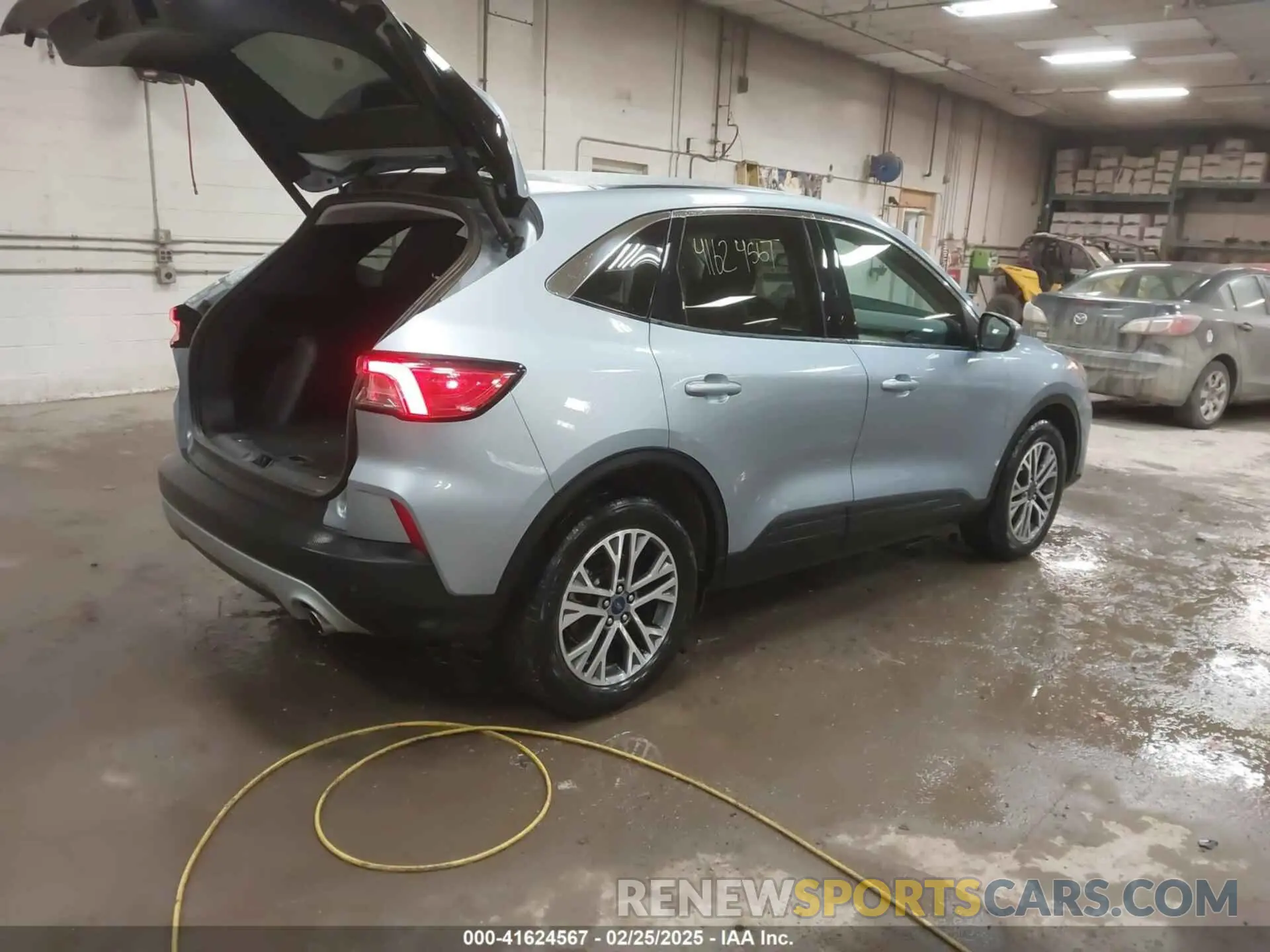 4 Photograph of a damaged car 1FMCU9H64NUA59627 FORD ESCAPE 2022
