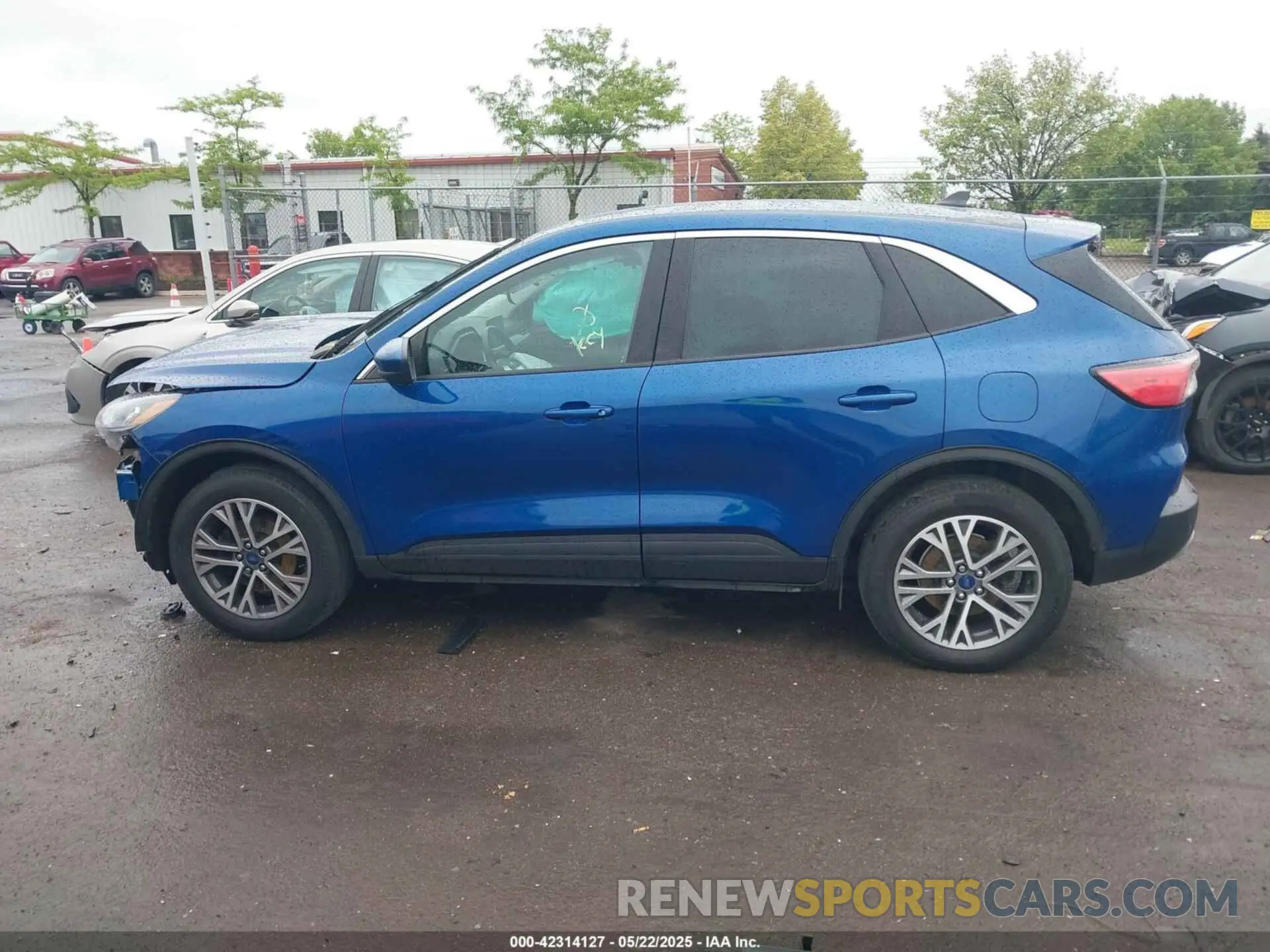13 Photograph of a damaged car 1FMCU9H67NUB70625 FORD ESCAPE 2022