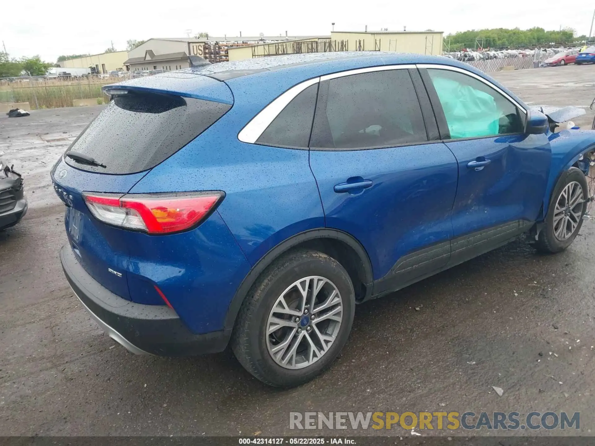 4 Photograph of a damaged car 1FMCU9H67NUB70625 FORD ESCAPE 2022