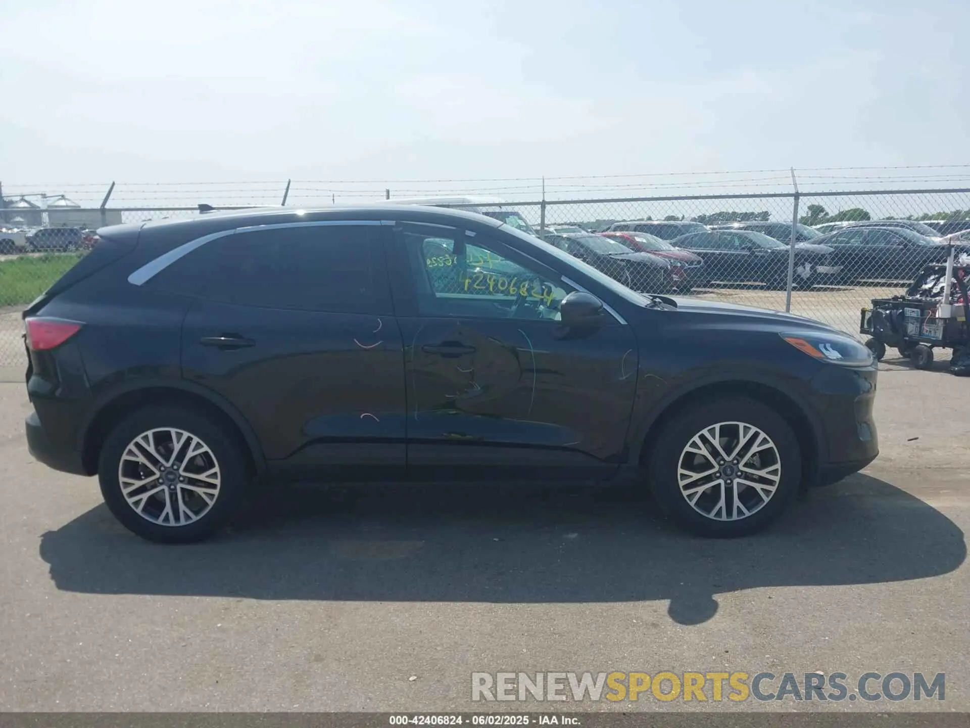13 Photograph of a damaged car 1FMCU9H68NUA14612 FORD ESCAPE 2022