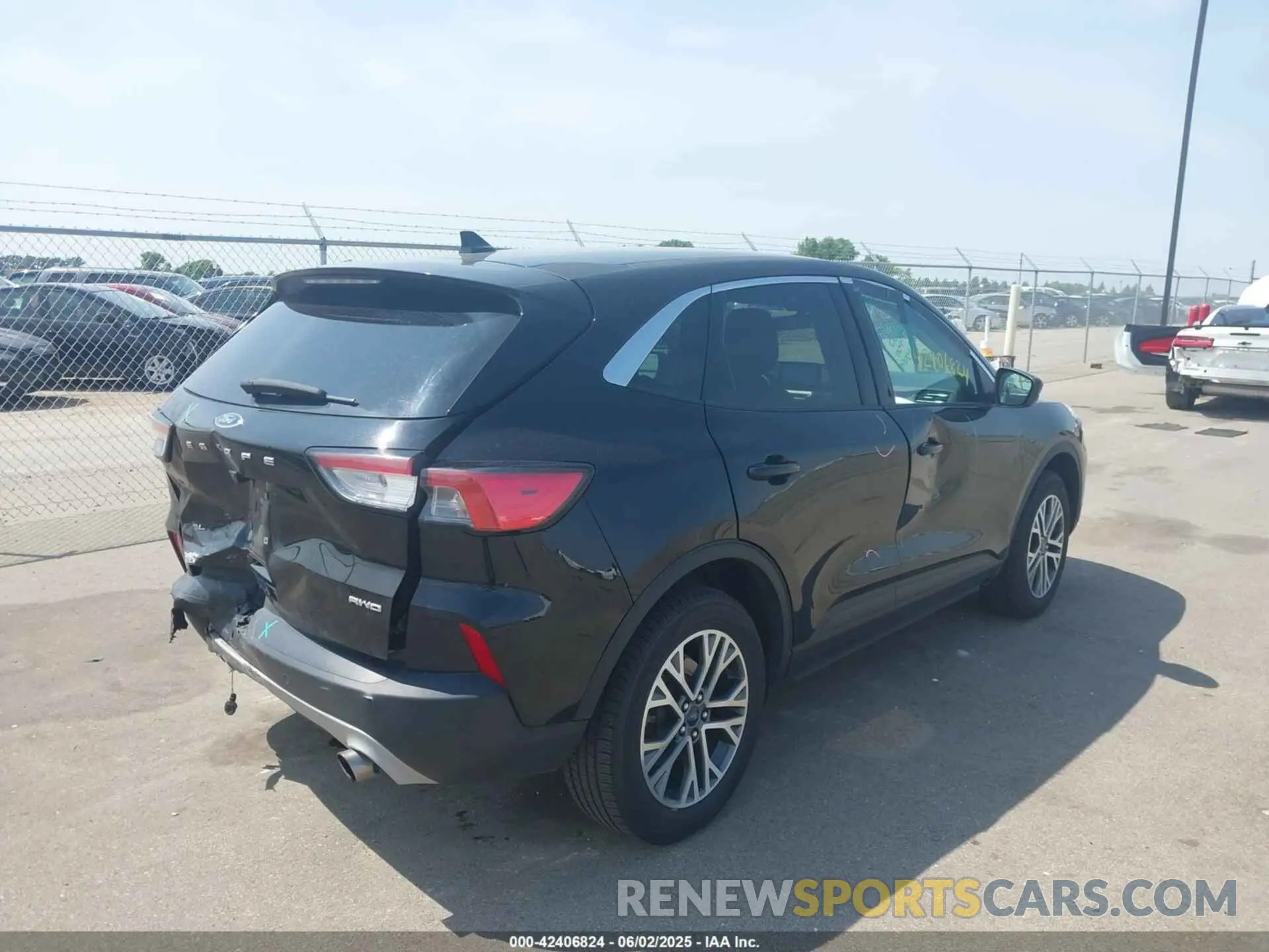 4 Photograph of a damaged car 1FMCU9H68NUA14612 FORD ESCAPE 2022