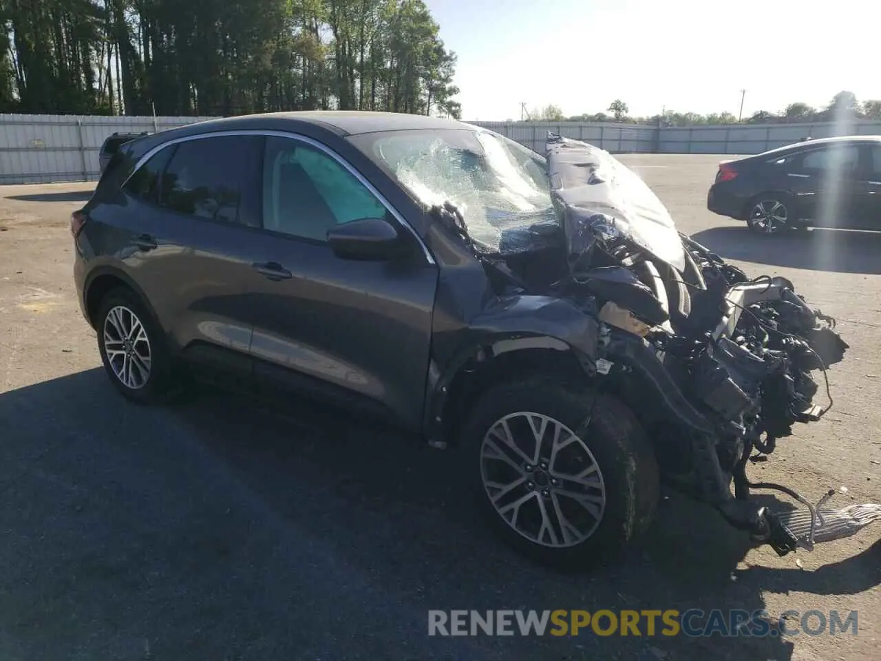 4 Photograph of a damaged car 1FMCU9H68NUA26775 FORD ESCAPE 2022