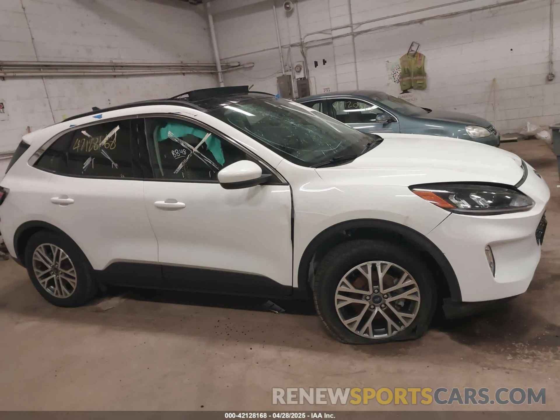 13 Photograph of a damaged car 1FMCU9H68NUA43382 FORD ESCAPE 2022