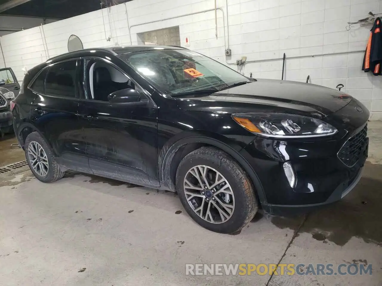 4 Photograph of a damaged car 1FMCU9H68NUA54317 FORD ESCAPE 2022