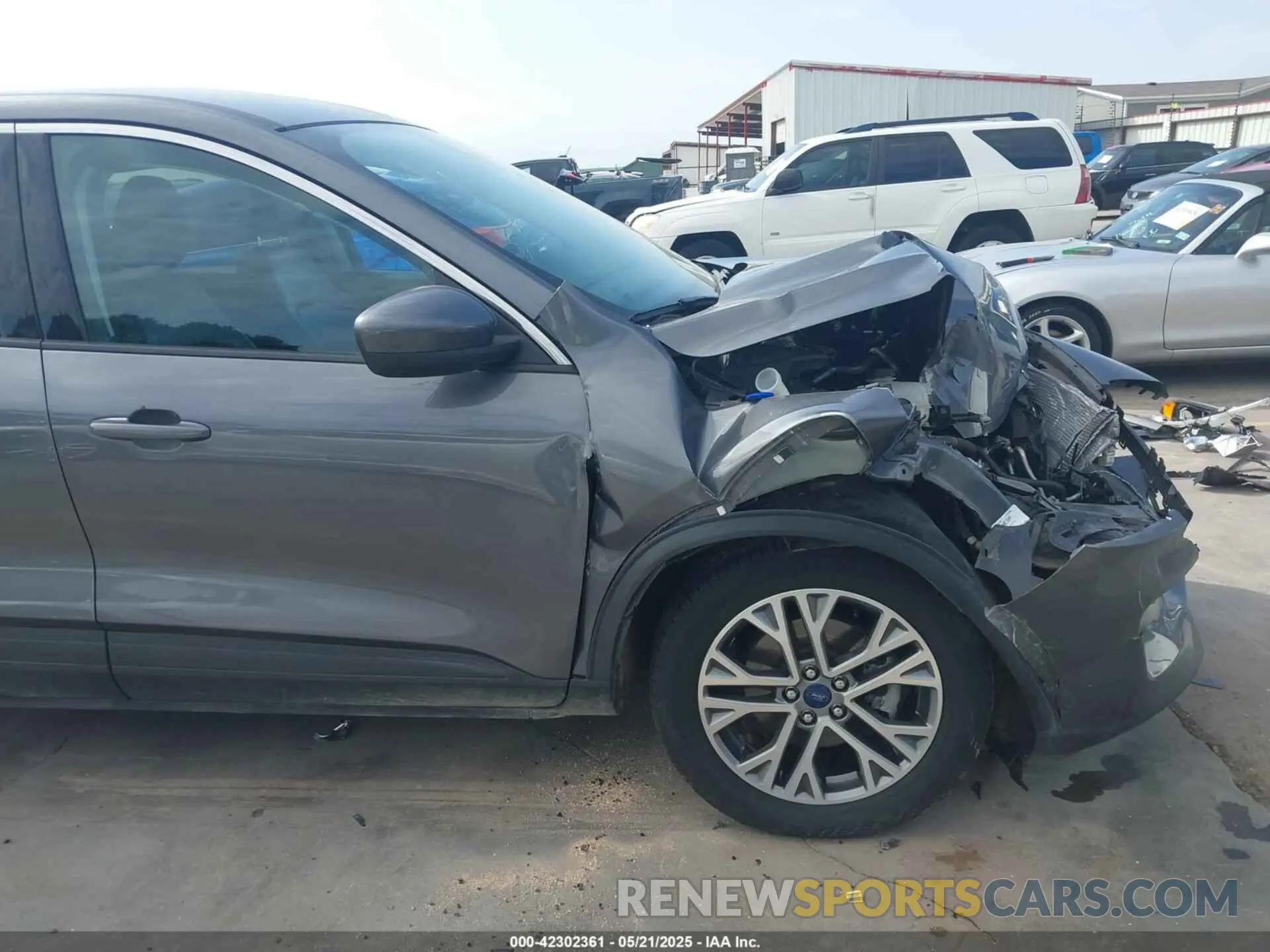 17 Photograph of a damaged car 1FMCU9H92NUA45073 FORD ESCAPE 2022