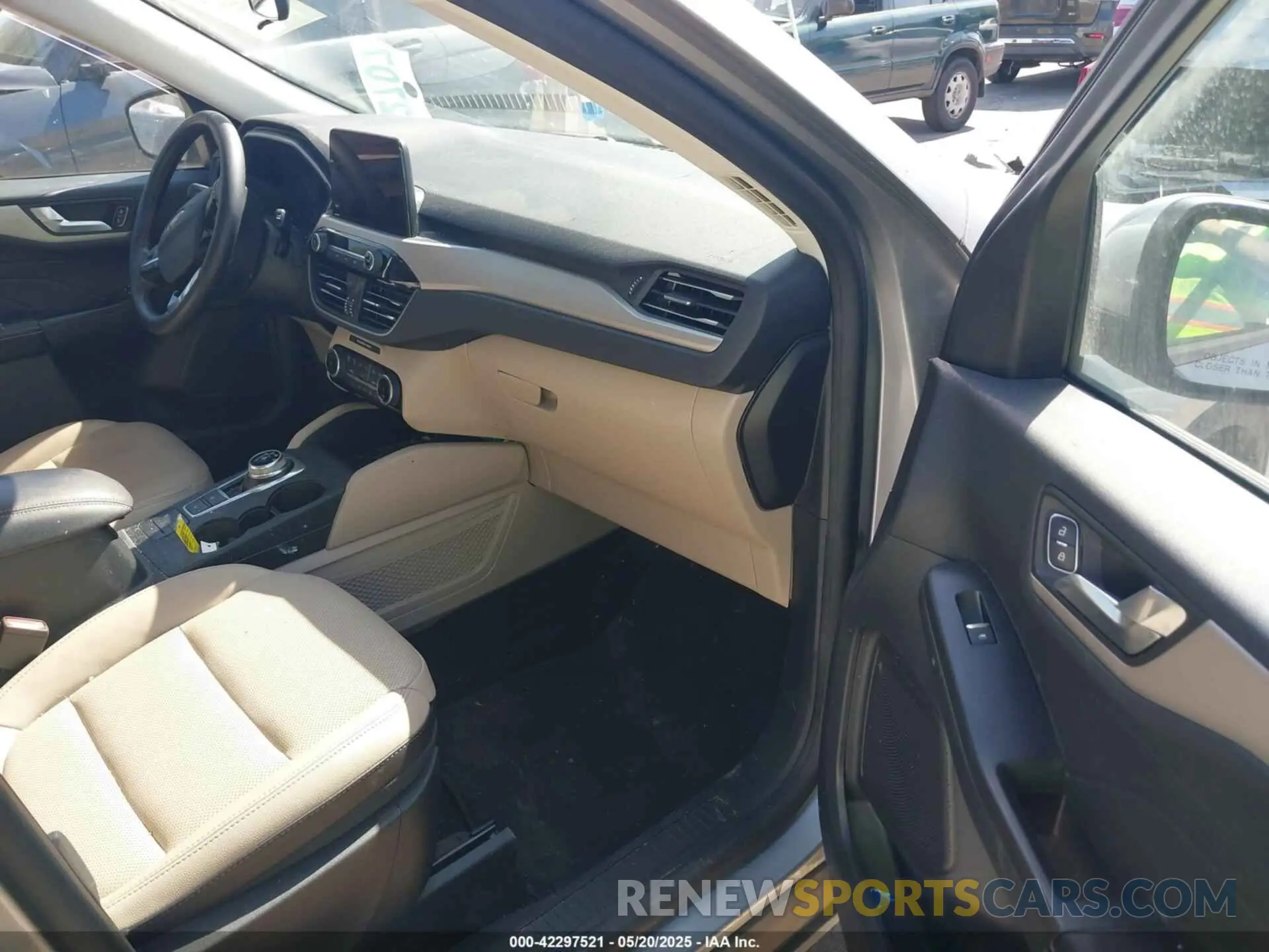 5 Photograph of a damaged car 1FMCU9H92NUB12920 FORD ESCAPE 2022