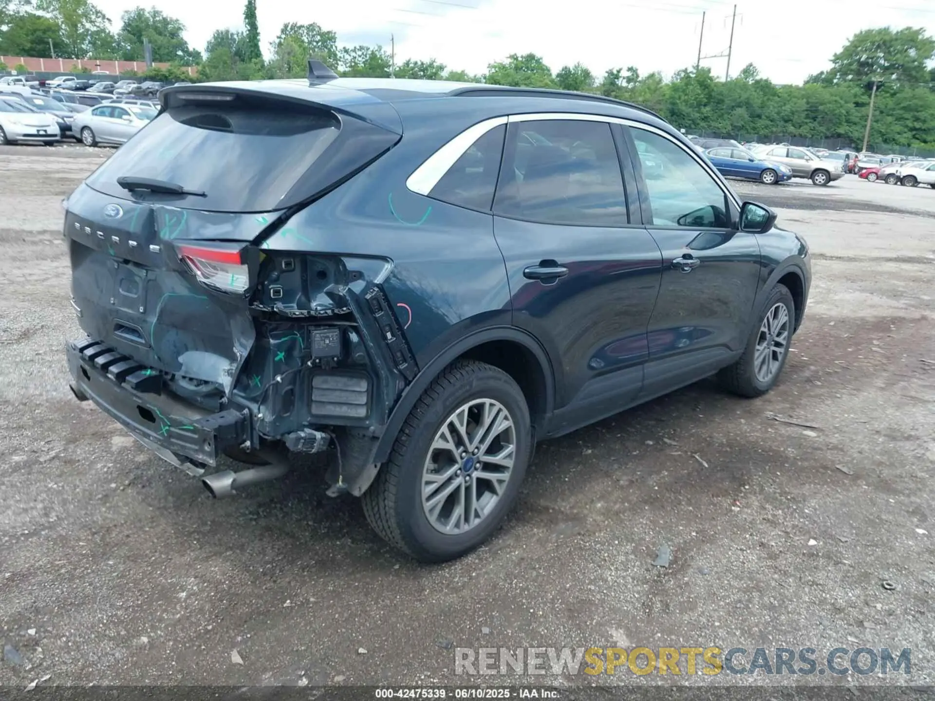 4 Photograph of a damaged car 1FMCU9H92NUB97841 FORD ESCAPE 2022