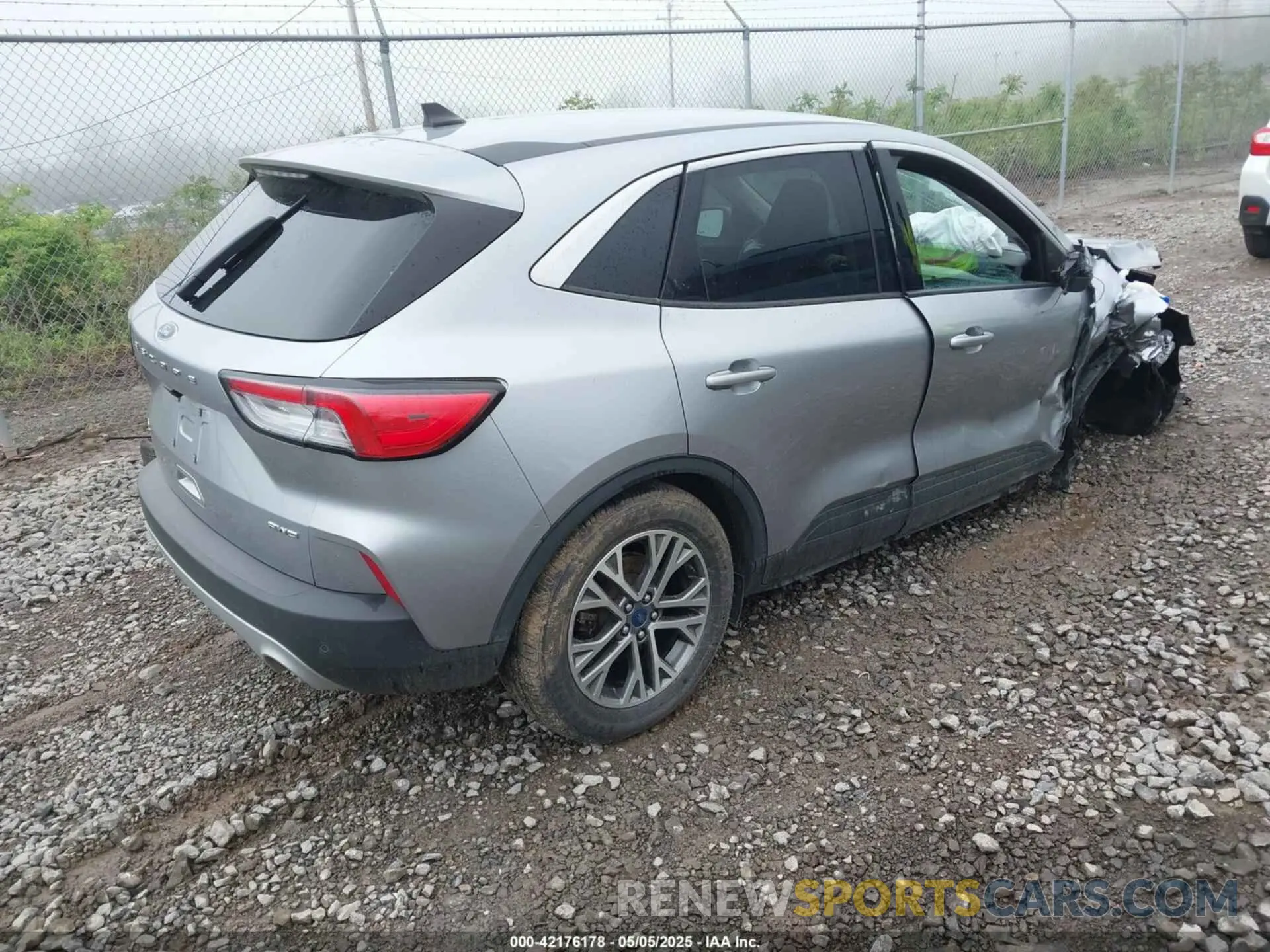 4 Photograph of a damaged car 1FMCU9H94NUA10776 FORD ESCAPE 2022